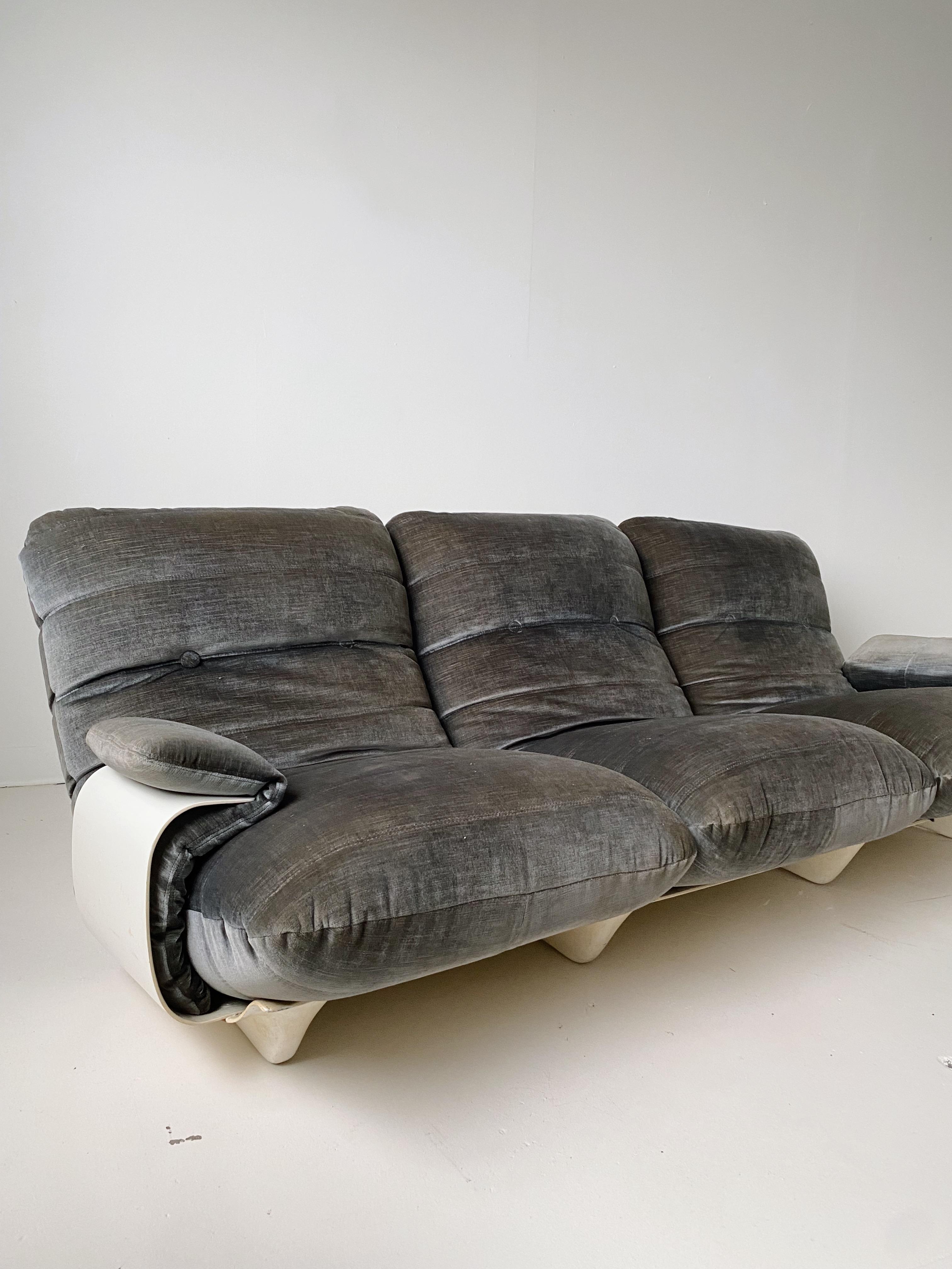 3 Seater Marsala Sofa by Michel Ducaroy for Ligne Roset, 70's

Features a RARE off white fiberglass base and gray velour cushions.

//

Dimensions:
86”W x 40”D x 29”H 

Seat height 16