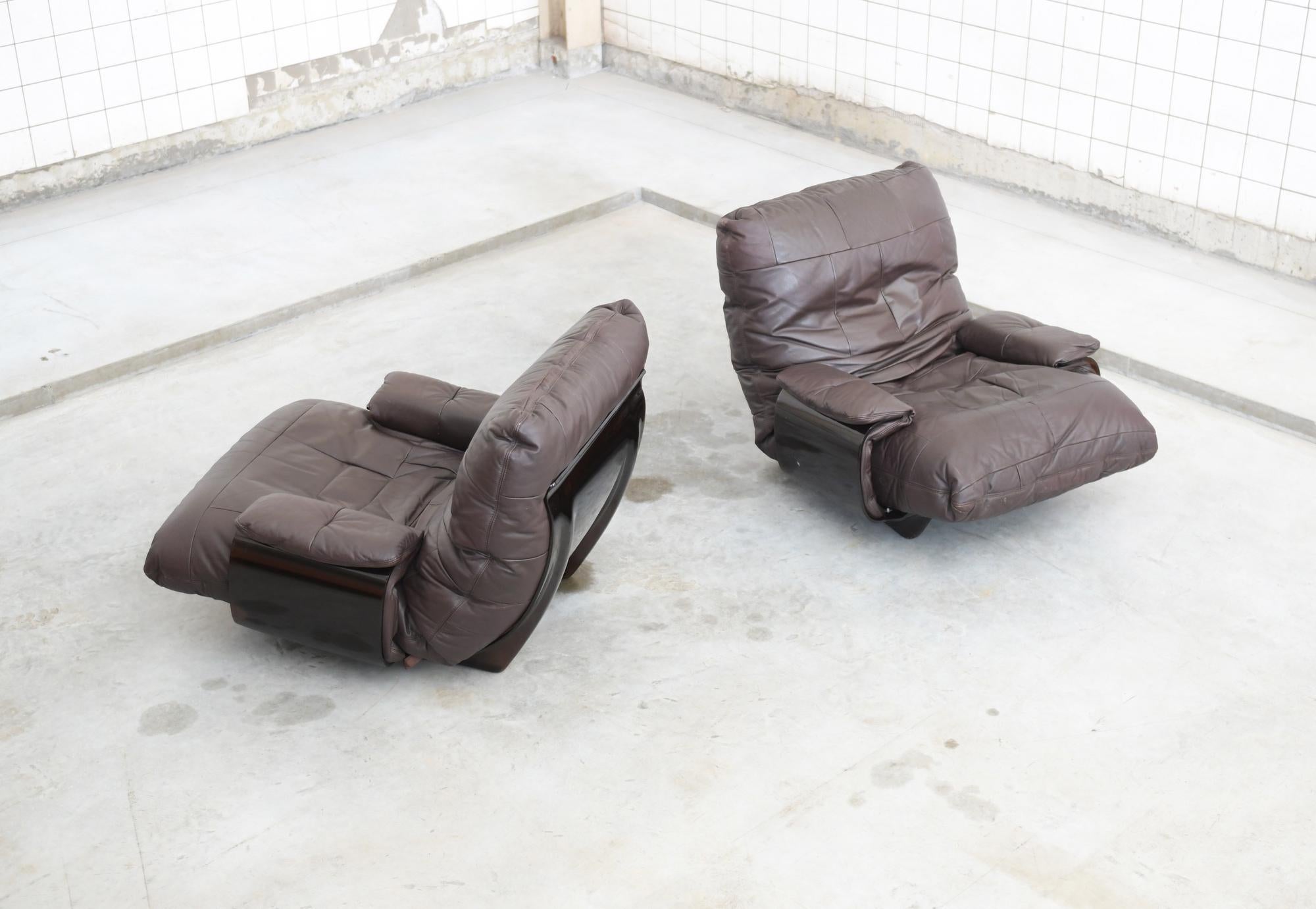 Marsala set of 2 lounge chairs.
Designed by Michel Ducaroy for Ligne Roset.

Brown patchwork leather - fumé plexi.

Very good vintage condition.