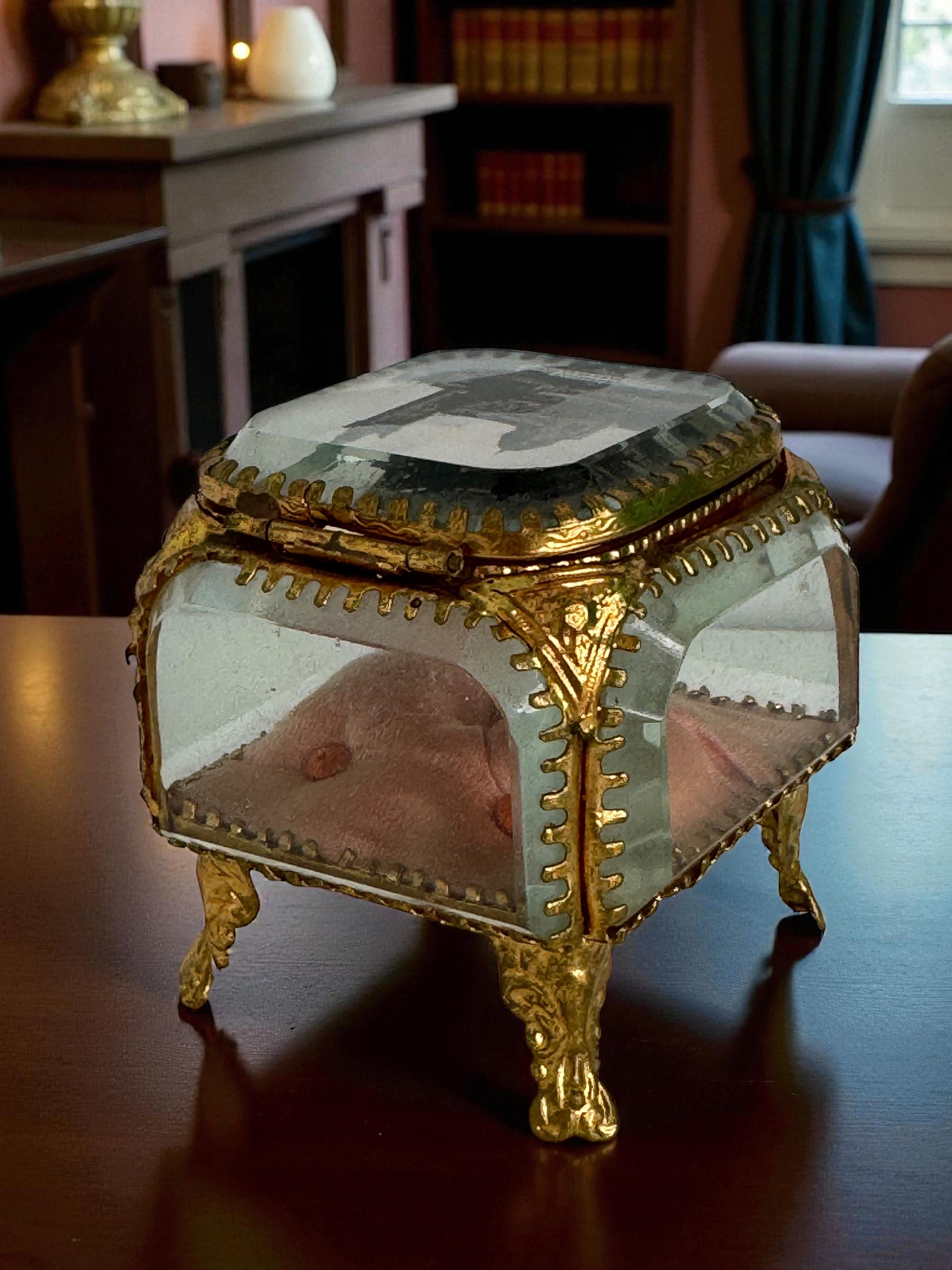 Marseille Antique French Grand Tour Souvenir Casket, Beveled Glass & Eglomise en vente 6