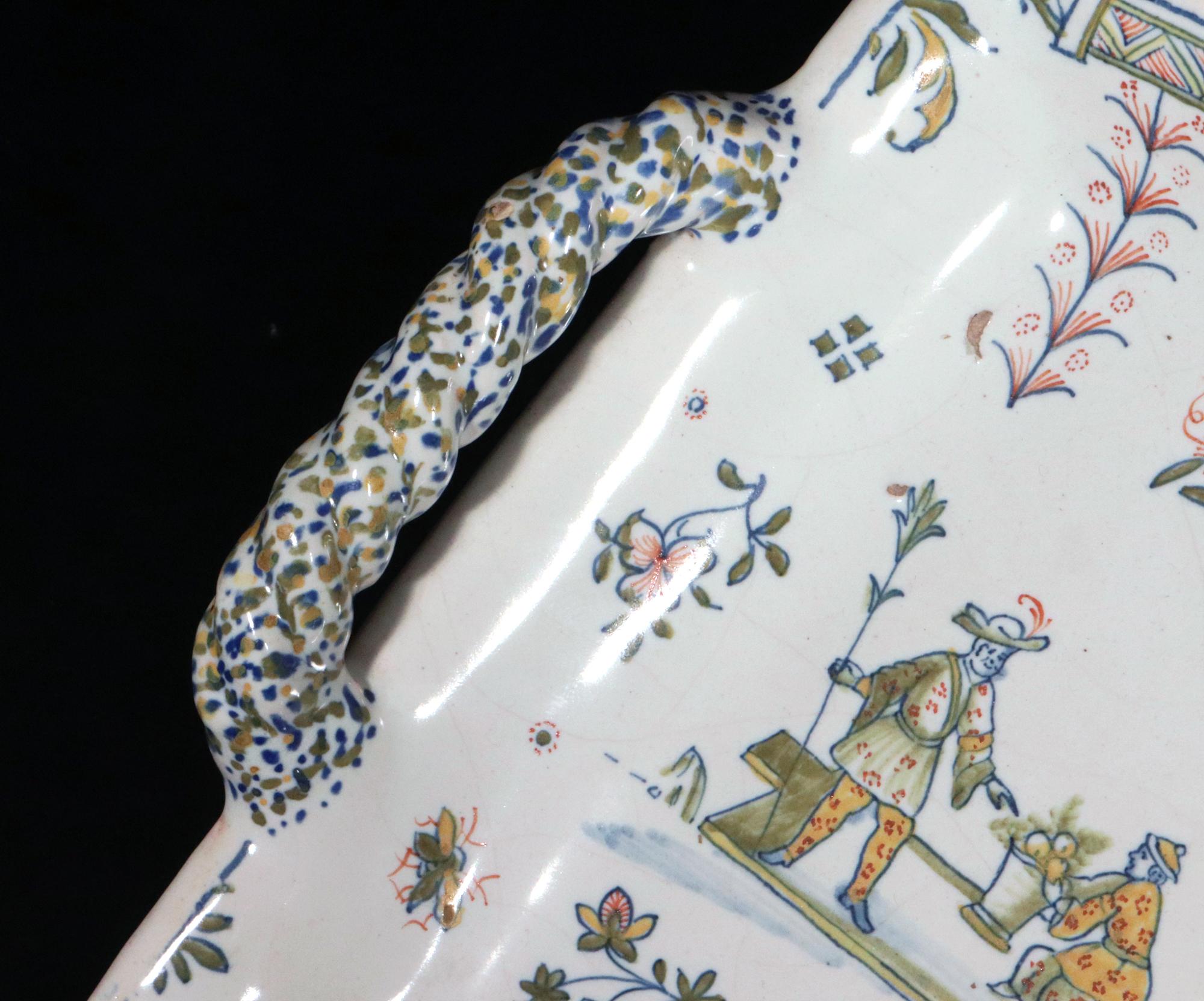 Bandeja con pie de Chinoiserie Faïence de Marsella, atribuida al Taller Leroy en venta 1