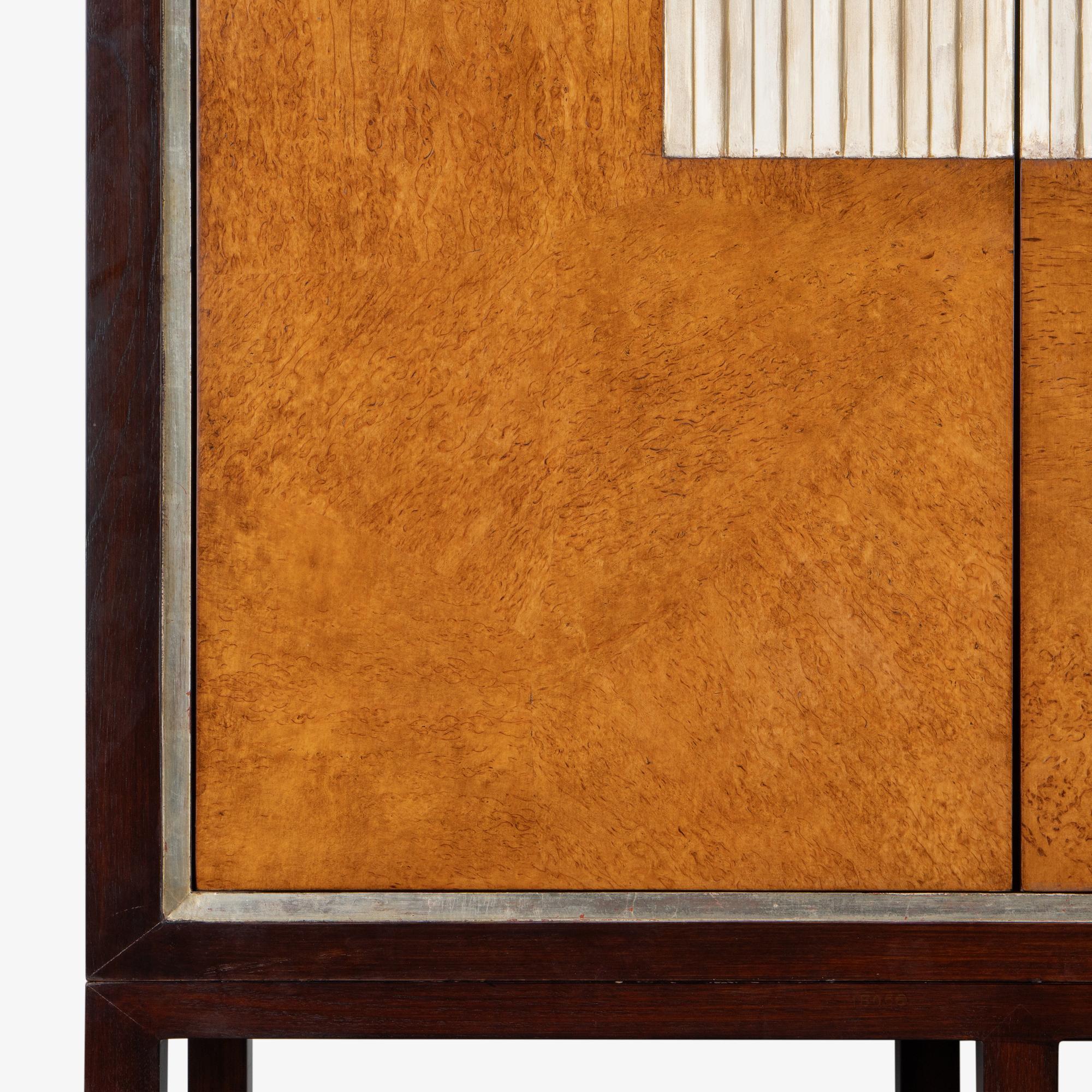 Marseilles-Schrank aus Karelianischer Birke und Nussbaum von Therien für Fournir Collections 7