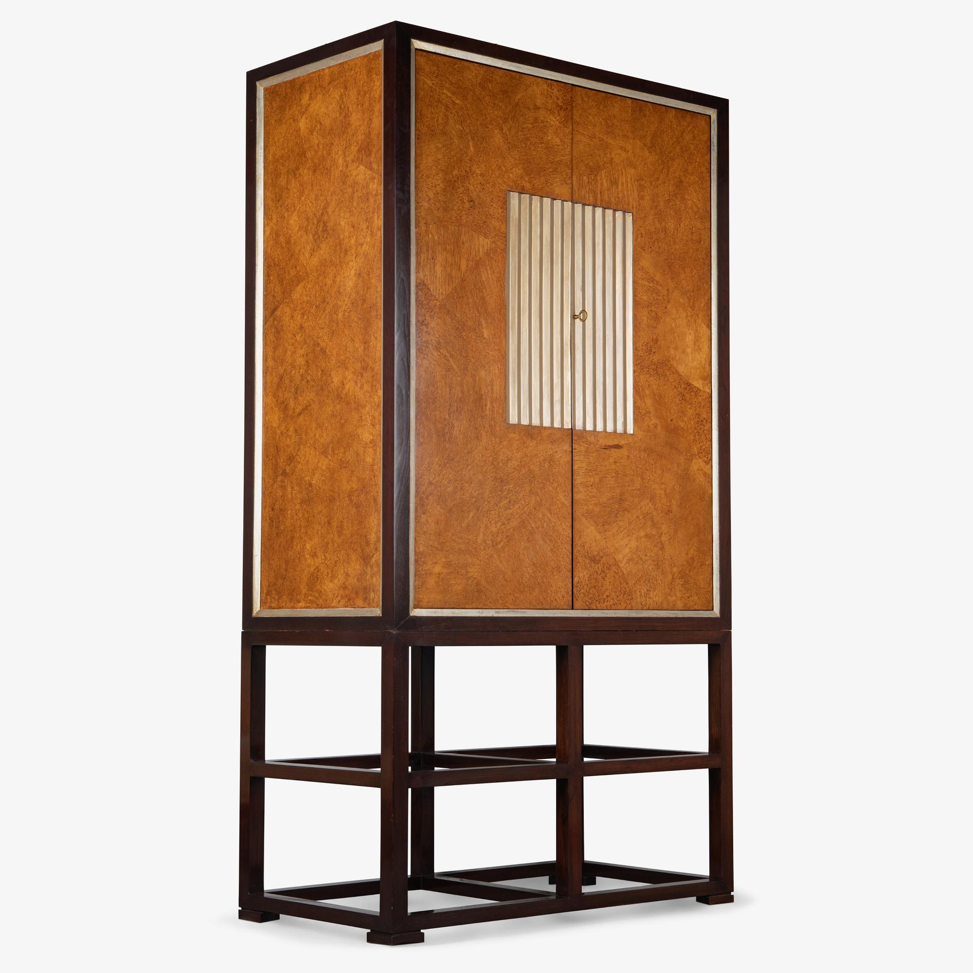 Marseilles-Schrank aus Karelianischer Birke und Nussbaum von Therien für Fournir Collections 9