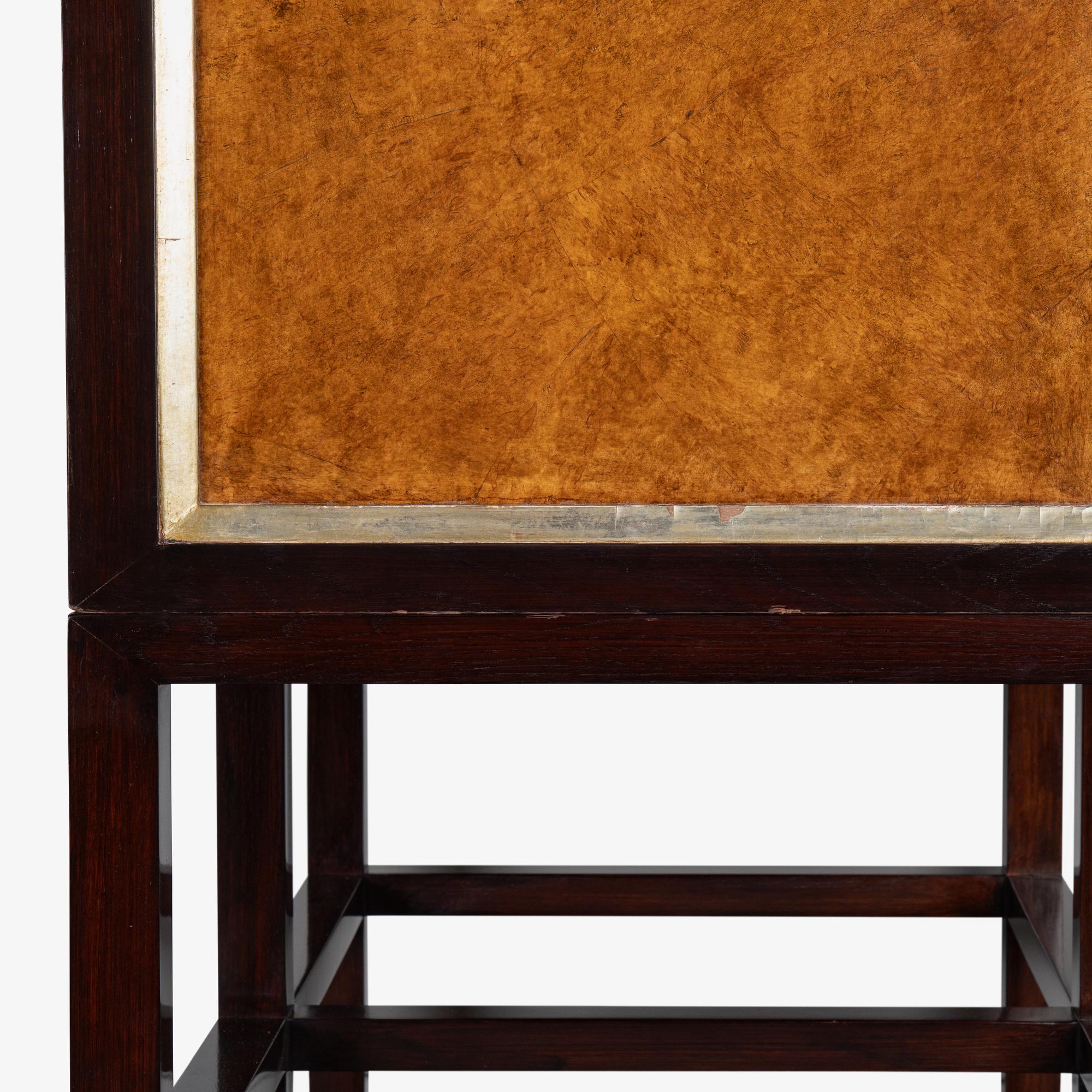 Marseilles-Schrank aus Karelianischer Birke und Nussbaum von Therien für Fournir Collections 10