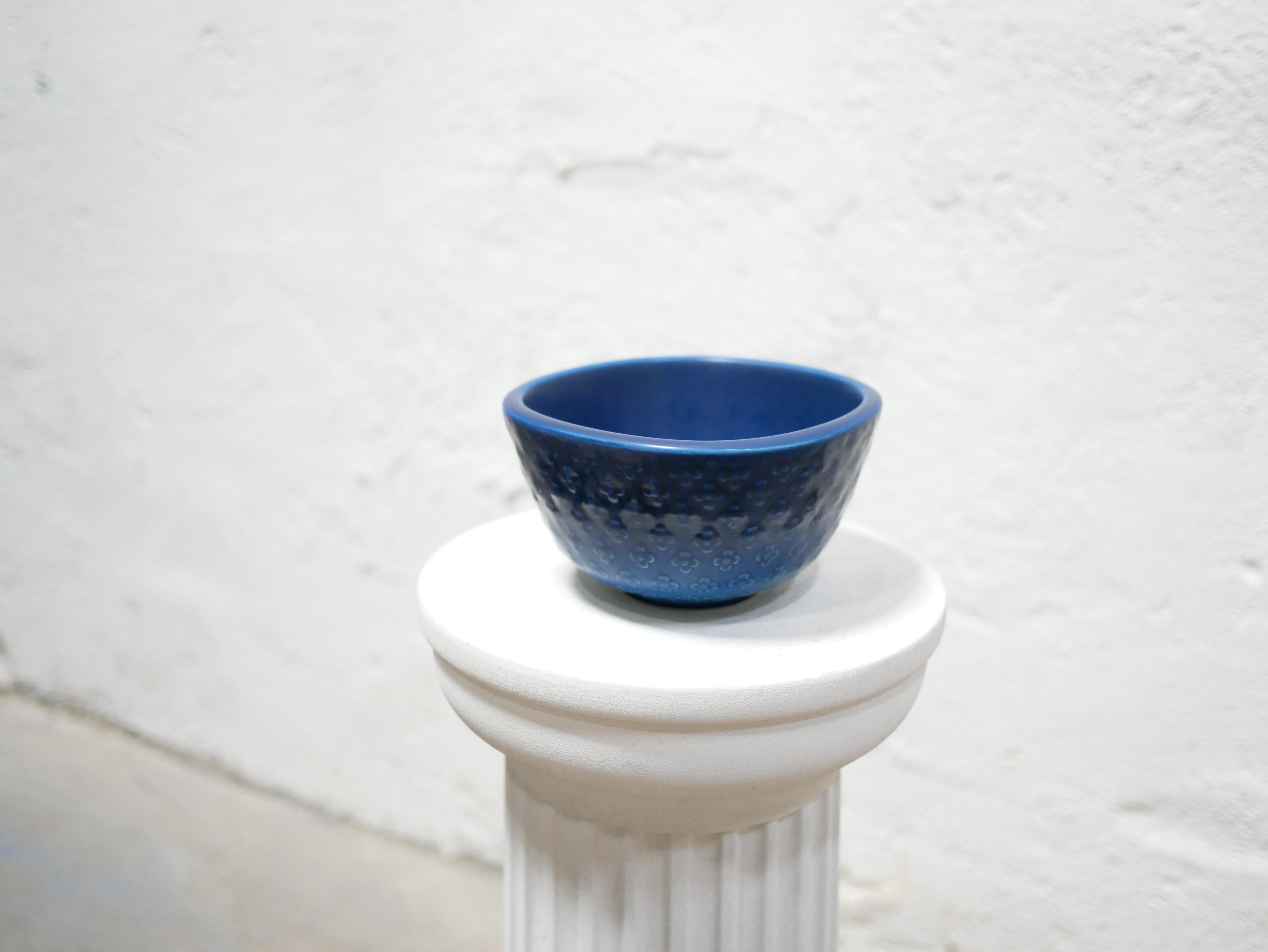 Marselis bowl in ceramic by Nils Thorsson for Aluminia Royal Copenhagen, Denmark For Sale 1