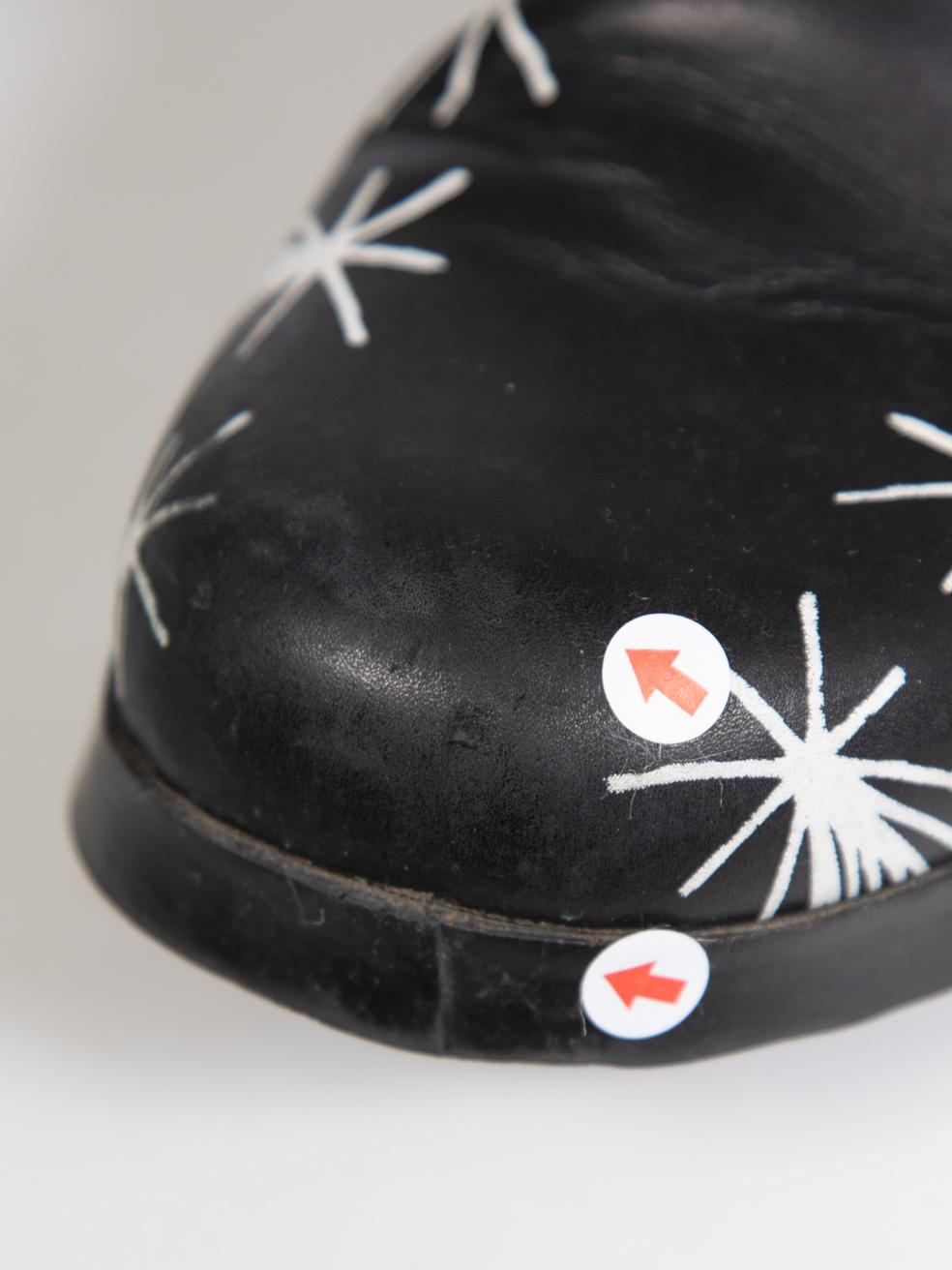 Marsell, scarpe in pelle nera con stampa graffiti, misura 4 UK in vendita 2