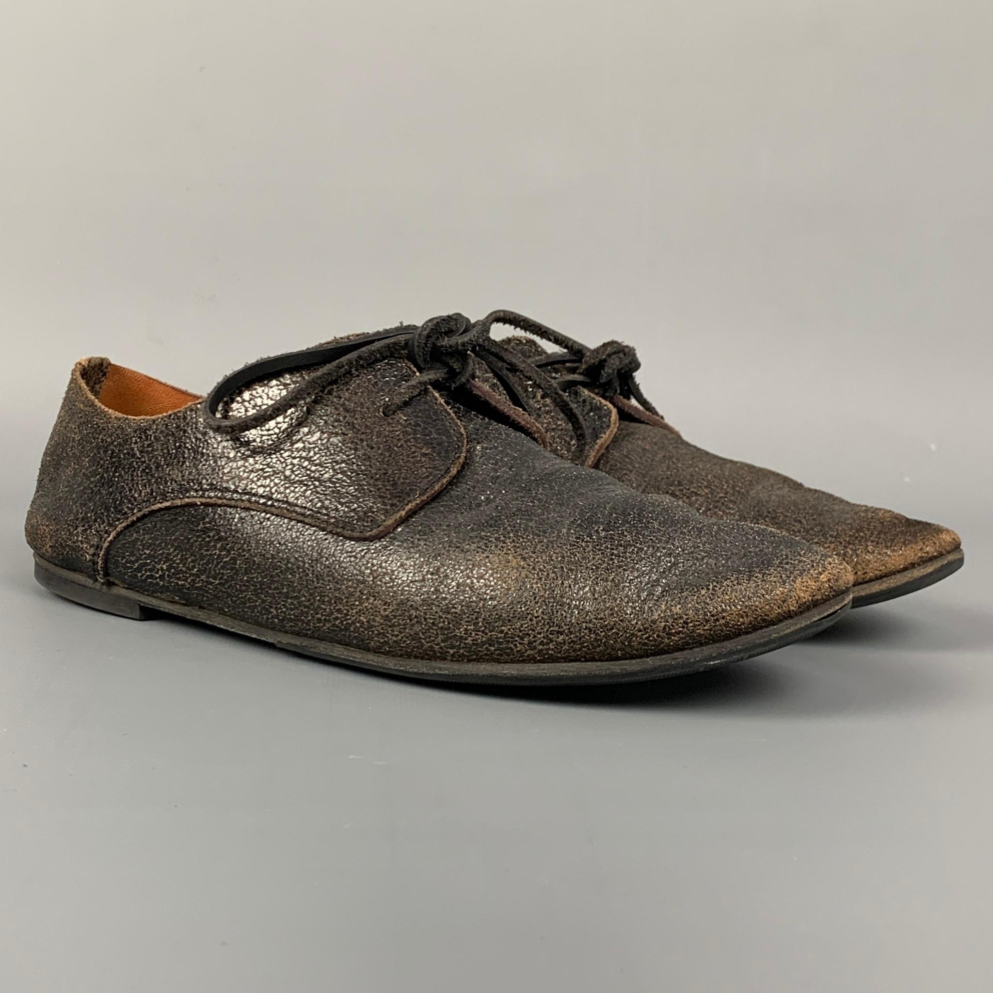MARSELL flat laces comes in a dark brown cracked leather featuring a rubber sole and lace up closure. Made in Italy.

Good Pre-Owned Condition.
Marked: 37.5
Original Retail Price: $800.00

Outsole: 3 in. x 10 in. 