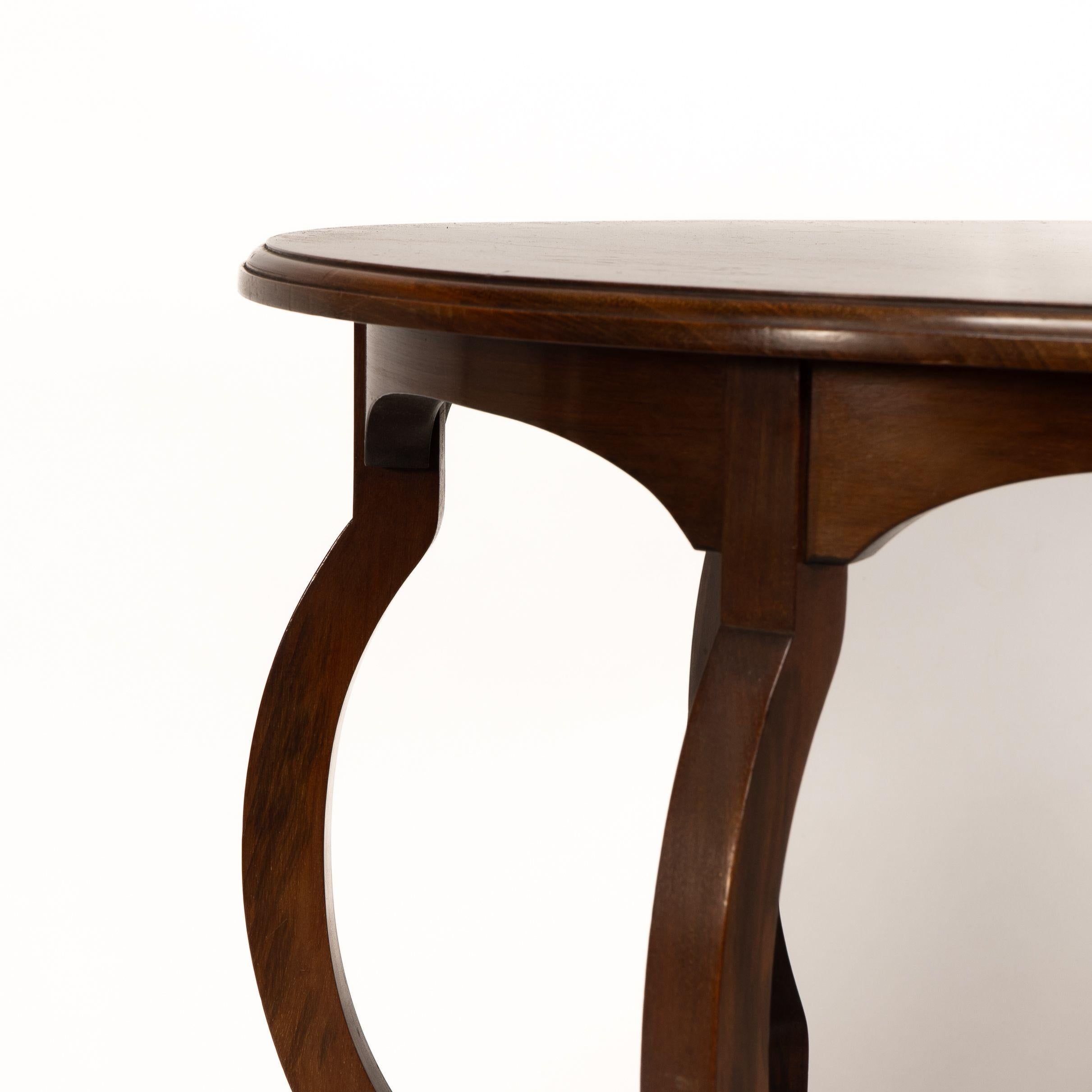 Marsh Jones and Cribb. A superb pair of side tables For Sale 3