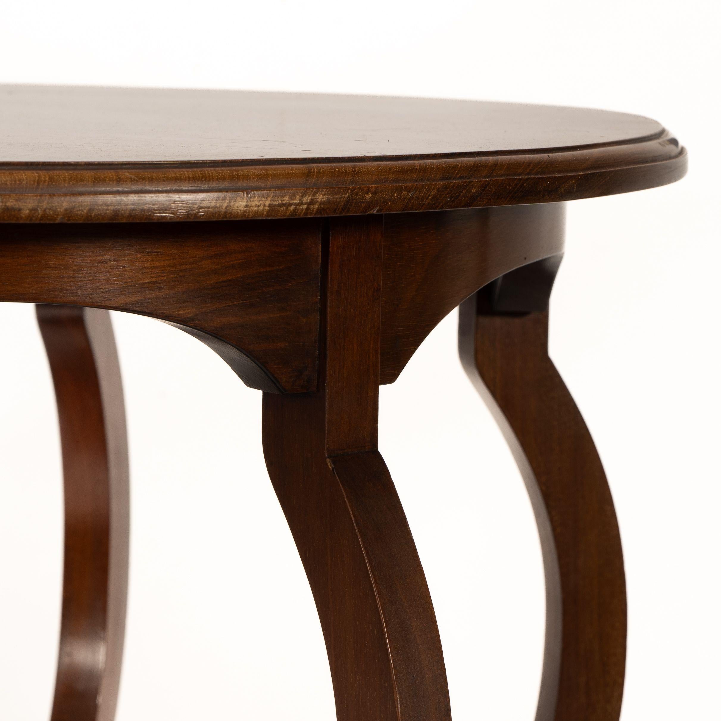 Marsh Jones and Cribb. A superb pair of side tables For Sale 4