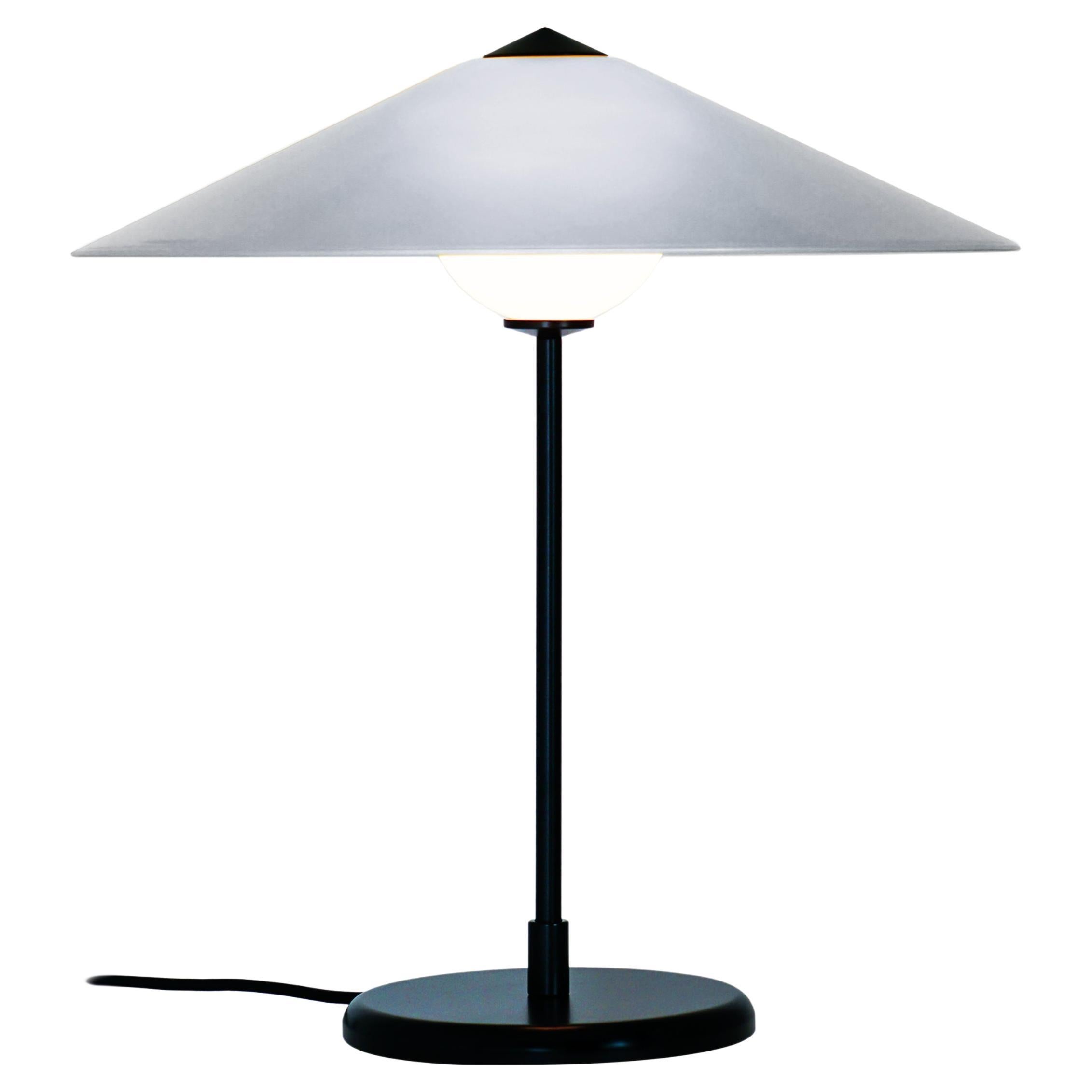 Lampe de bureau MARSHA en verre gris nuage et finition métallique enduit de poudre noire