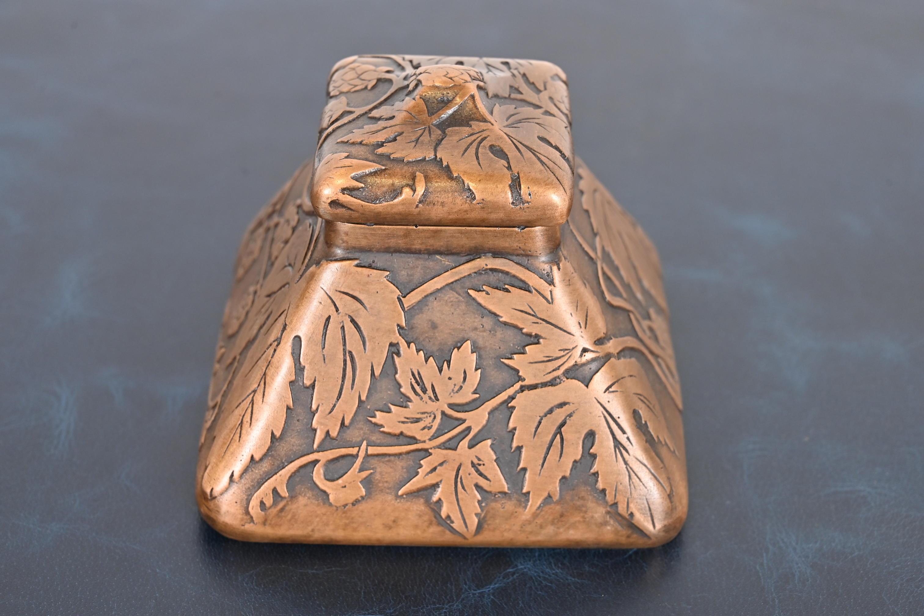 Marshall Field & Co. Antique Floral Ivy Bronze Inkwell, Circa 1910 In Good Condition In South Bend, IN
