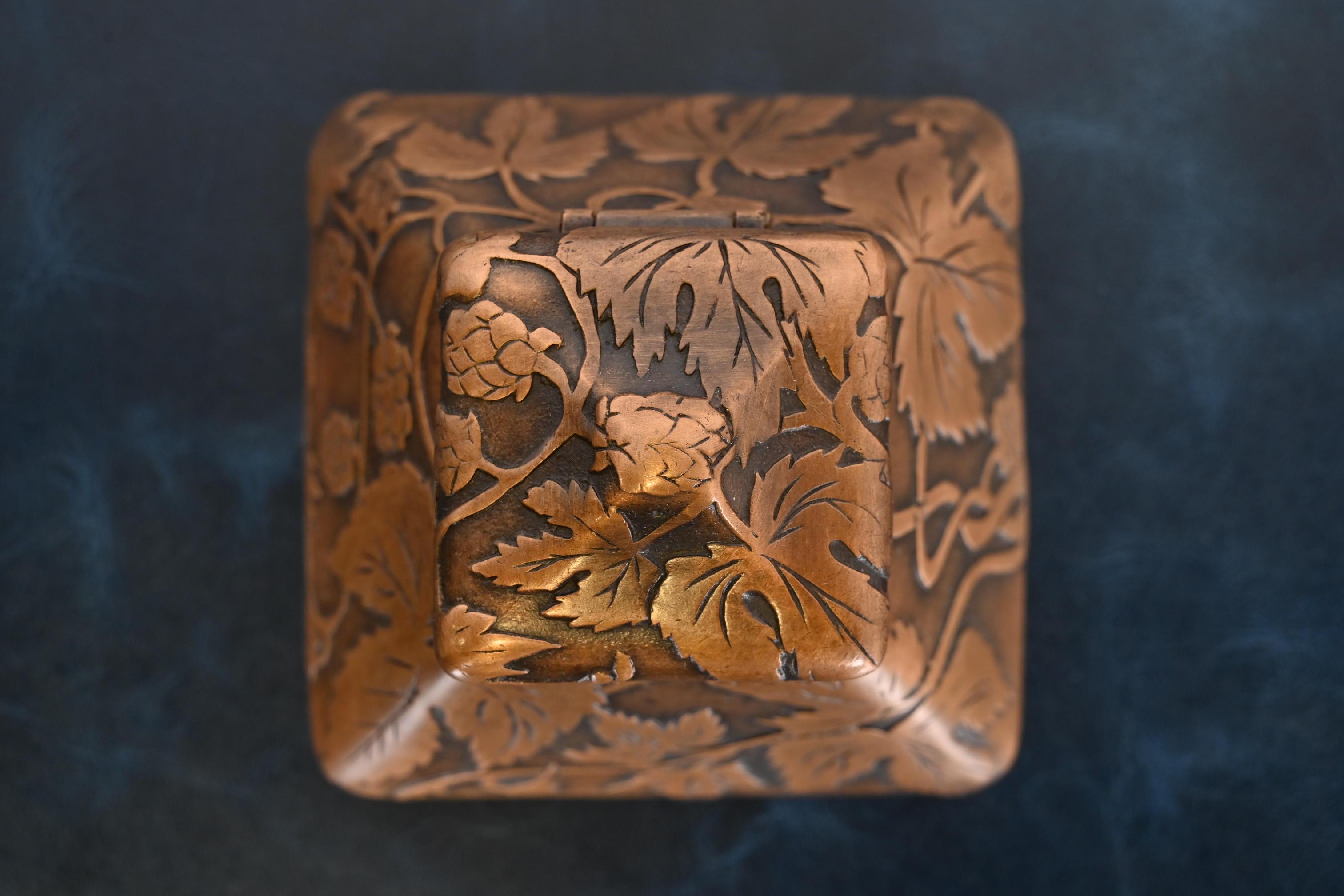 20th Century Marshall Field & Co. Antique Floral Ivy Bronze Inkwell, Circa 1910