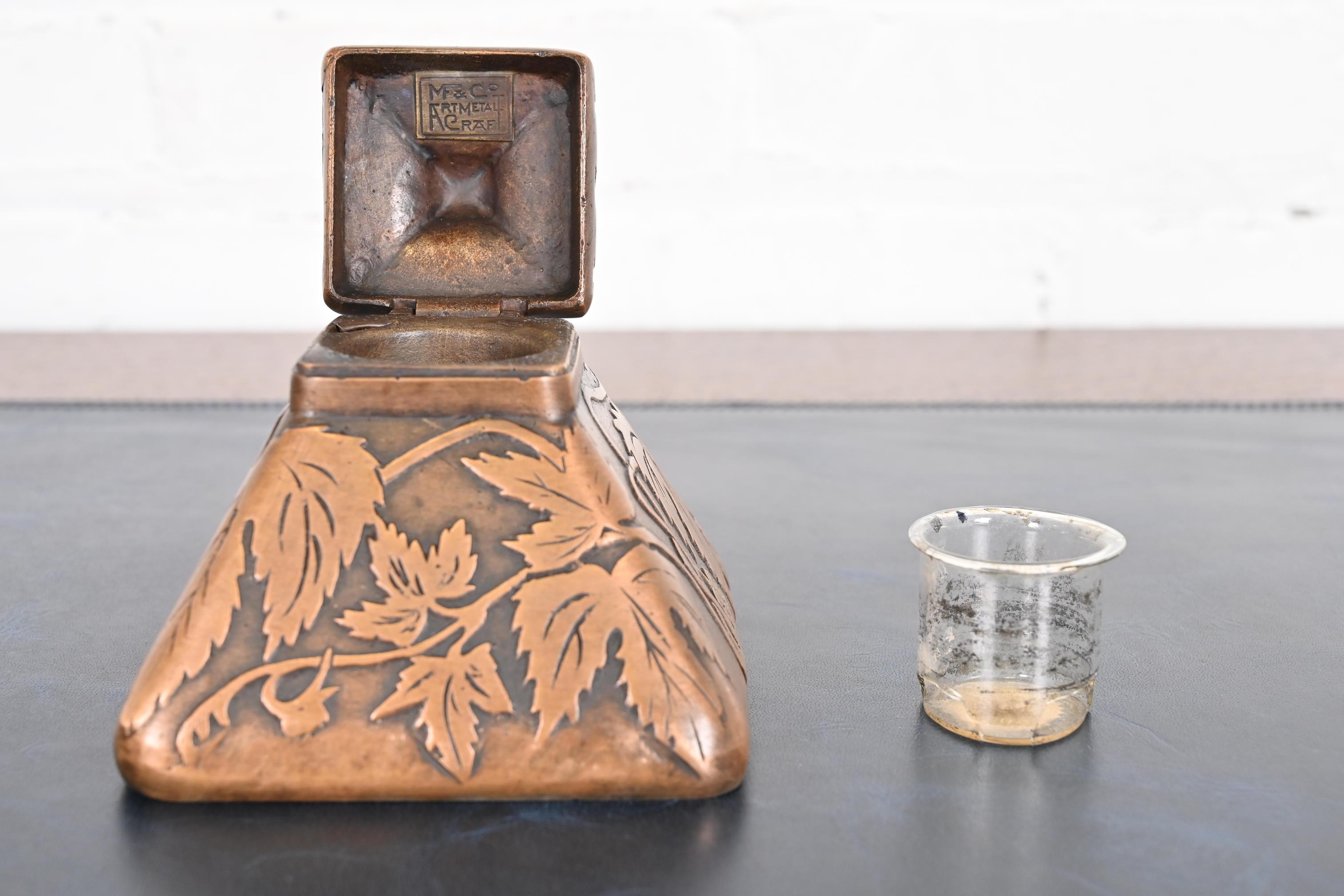 Marshall Field & Co. Antique Floral Ivy Bronze Inkwell, Circa 1910 2