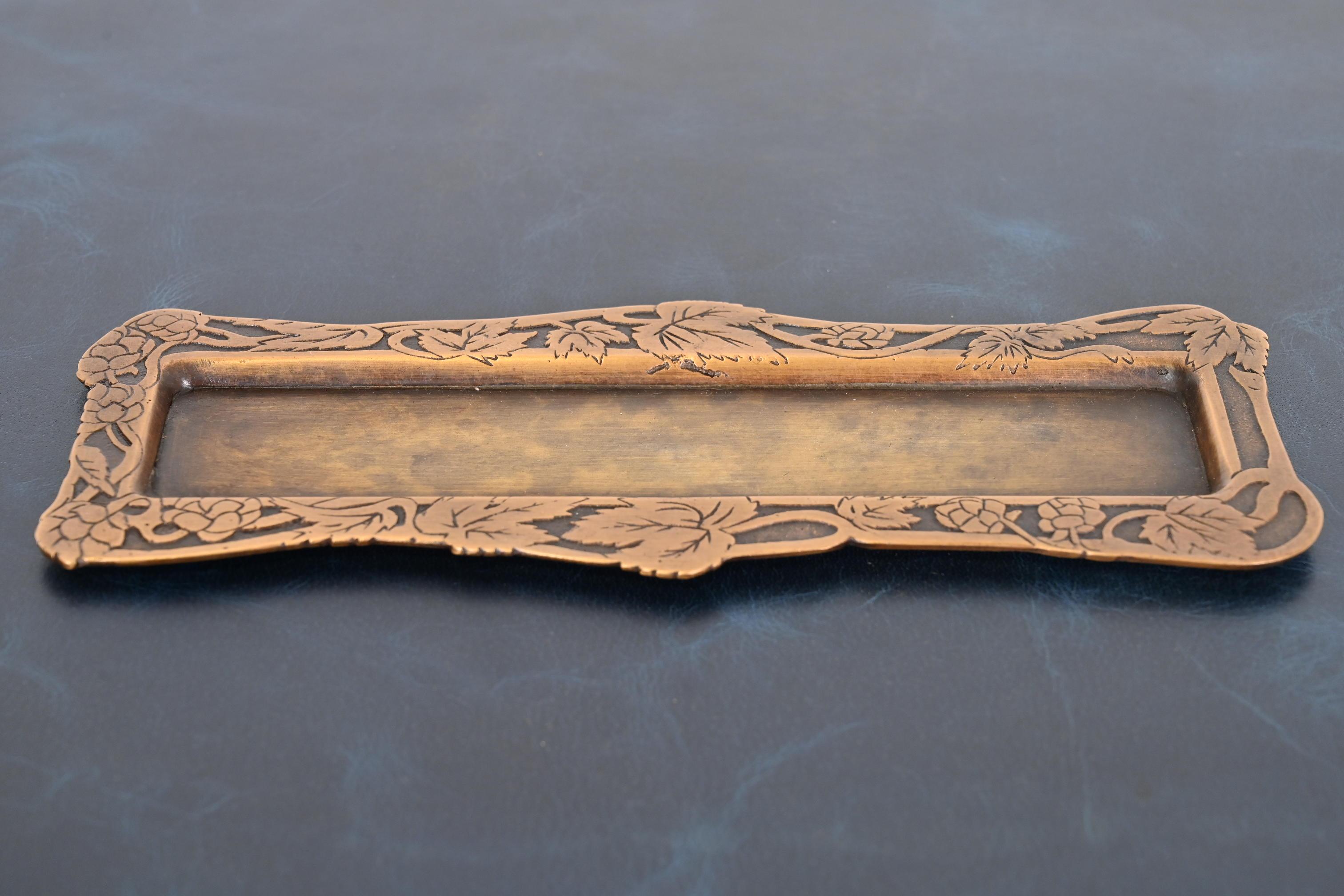 Arts and Crafts Marshall Field & Co. Antique Floral Ivy Bronze Pen Tray, Circa 1910