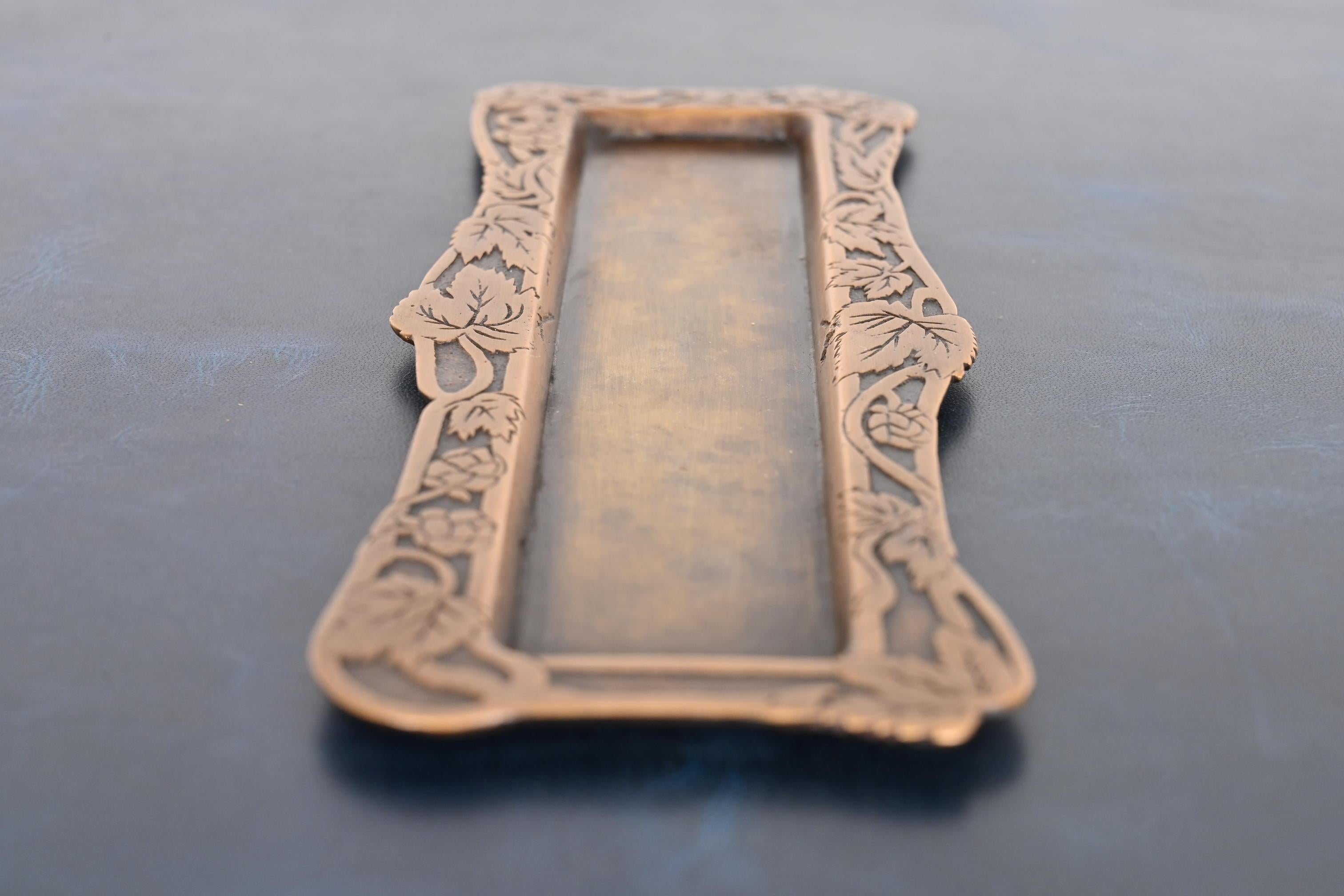 Marshall Field & Co. Antique Floral Ivy Bronze Pen Tray, Circa 1910 3