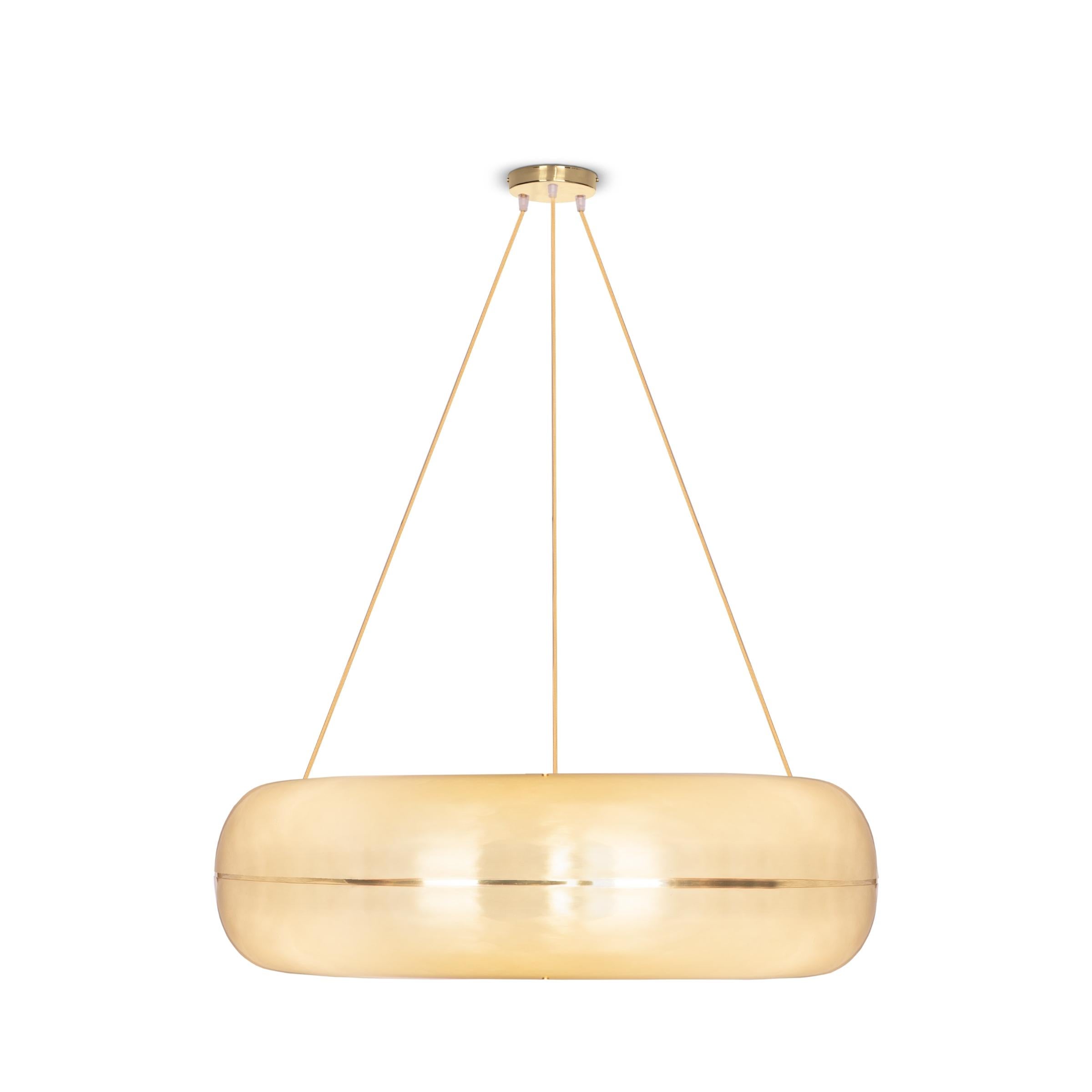 Marshmallow Ceiling Lamp hangs from the ceiling while exhibiting its beautiful, round shapes and pronounced volume.

AS PICTURED
Metals: Polished brass and Stainless Steel
Cables: Textile cable in metal color