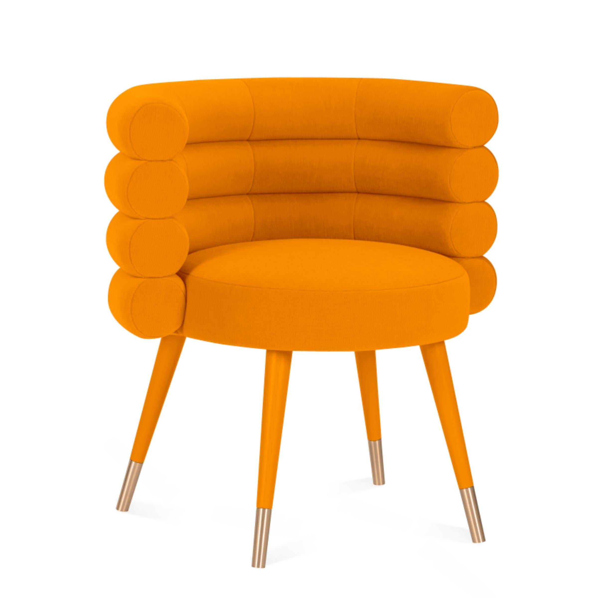 Ein neuer Klassiker, der an die ewigen klassischen Designs erinnert.
Der Marshmallow Chair ist gekommen, um Ihre Innenräume mit seinem reizvollen, geschwungenen Design zu versüßen.

WIE ABGEBILDET
Polstermöbel :  Baumwollsamt
Beine: Lackiertes Holz