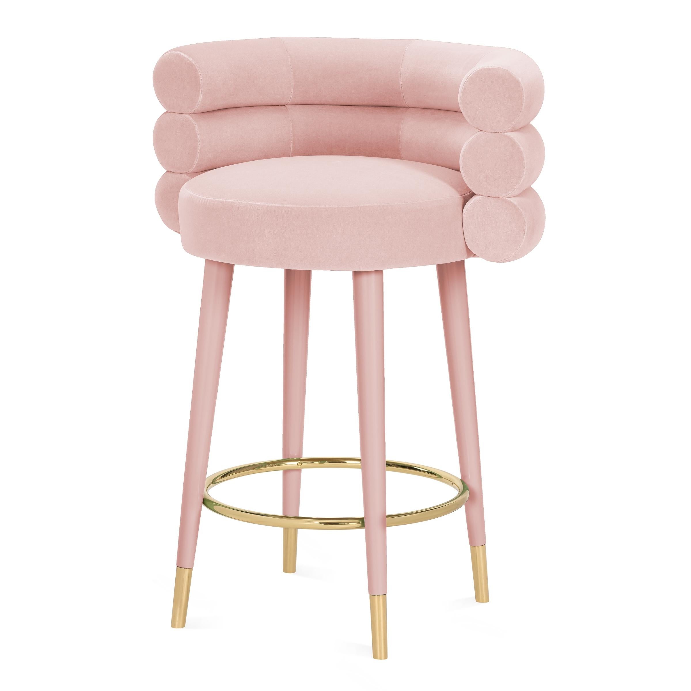 Ein neuer Klassiker, der an die ewigen klassischen Designs erinnert.
Der Marshmallow Counter Hocker nutzt und missbraucht die runden Formen. Das Ergebnis ist ein sehr anpassungsfähiges Stück, das in jedes Ambiente passt und zeitlos ist.

WIE
