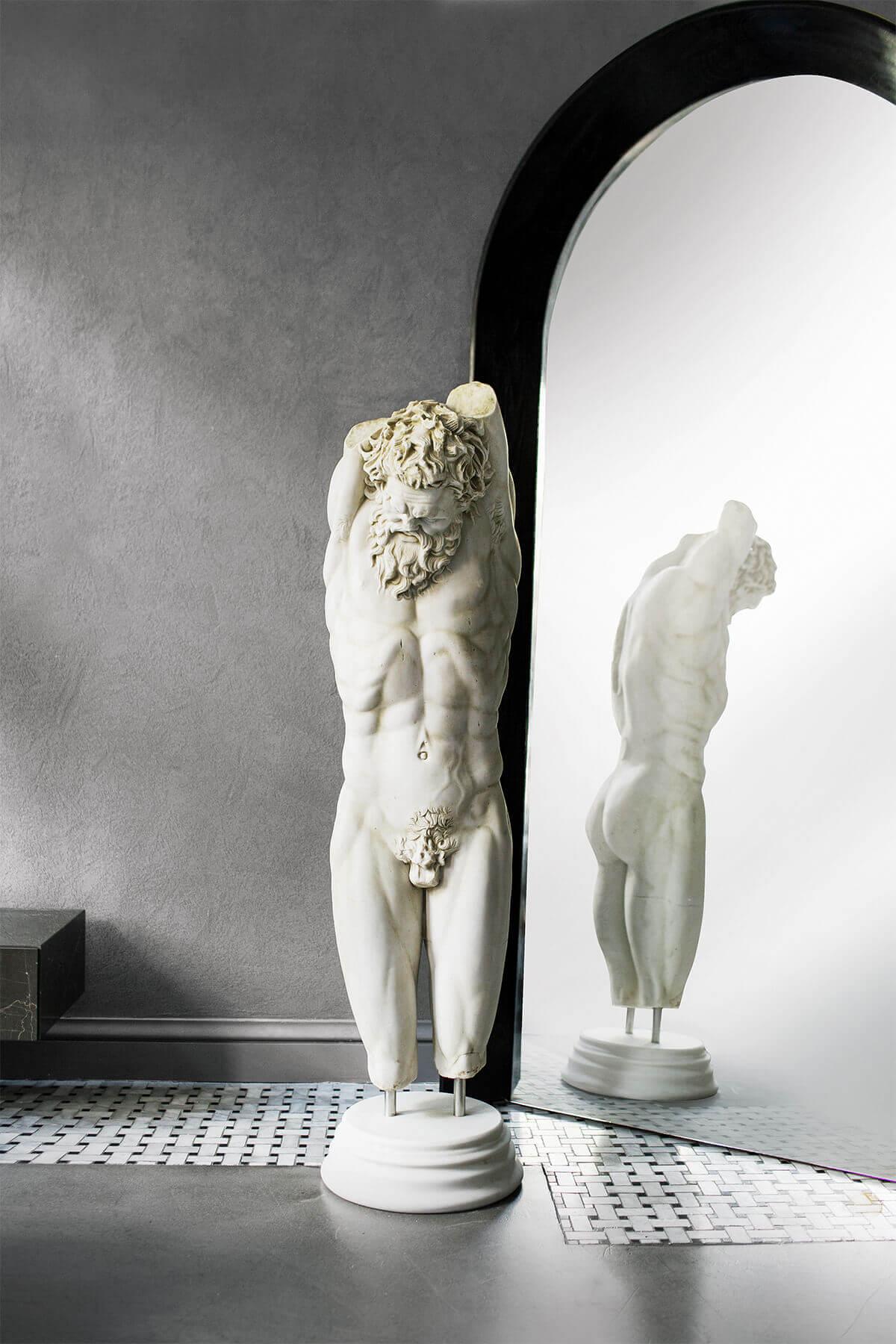 Statua in polvere di marmo compresso di Marsia in vendita 1