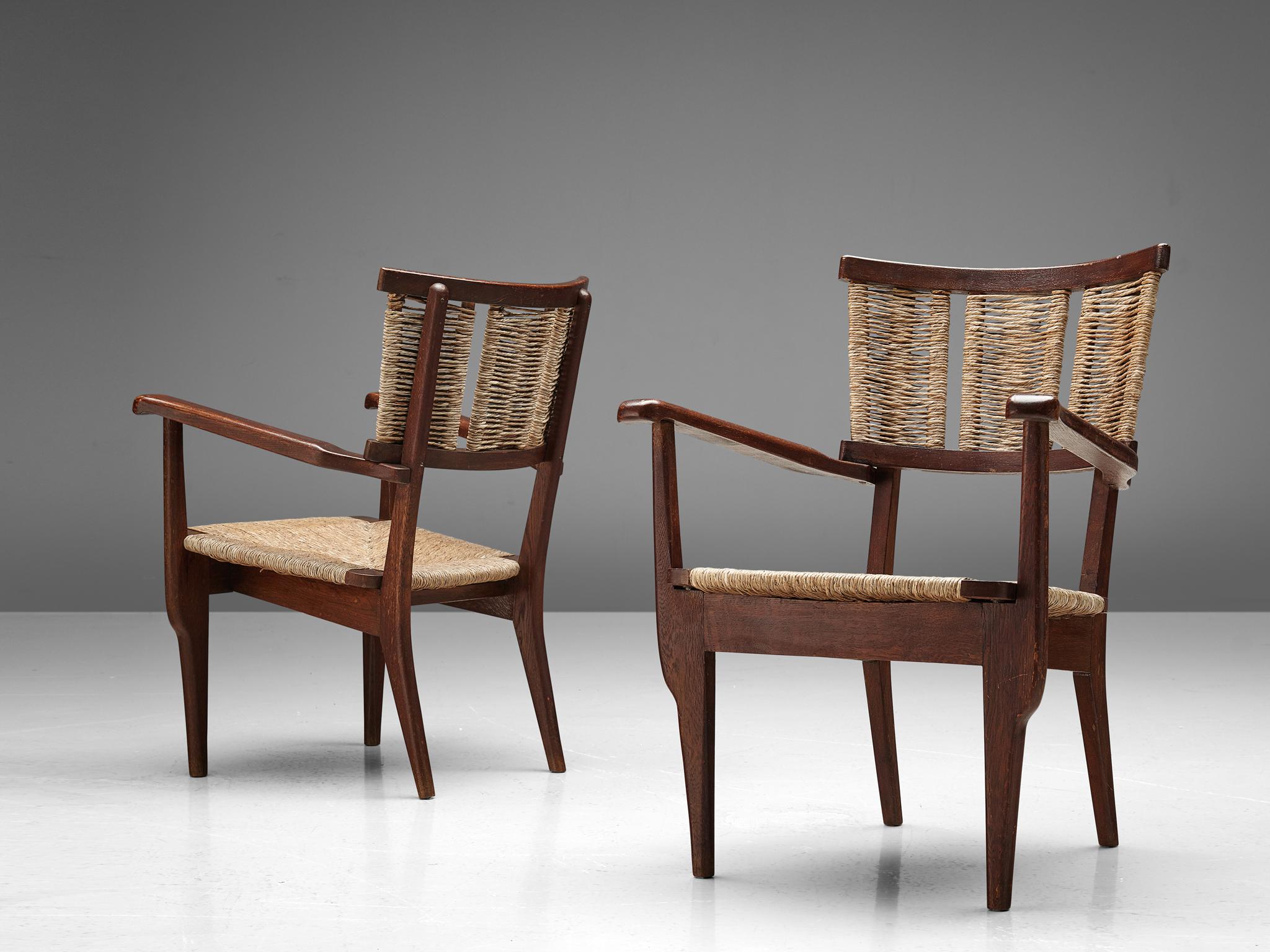 Mart Stam, armchairs, oak, straw, The Netherlands, 1947. 

Elegant armchair in solid oak and woven straw. This chair shows the characteristic frame of the influential Dutch designer Mart Stam (1899-1986). The backrest and seat are covered with straw