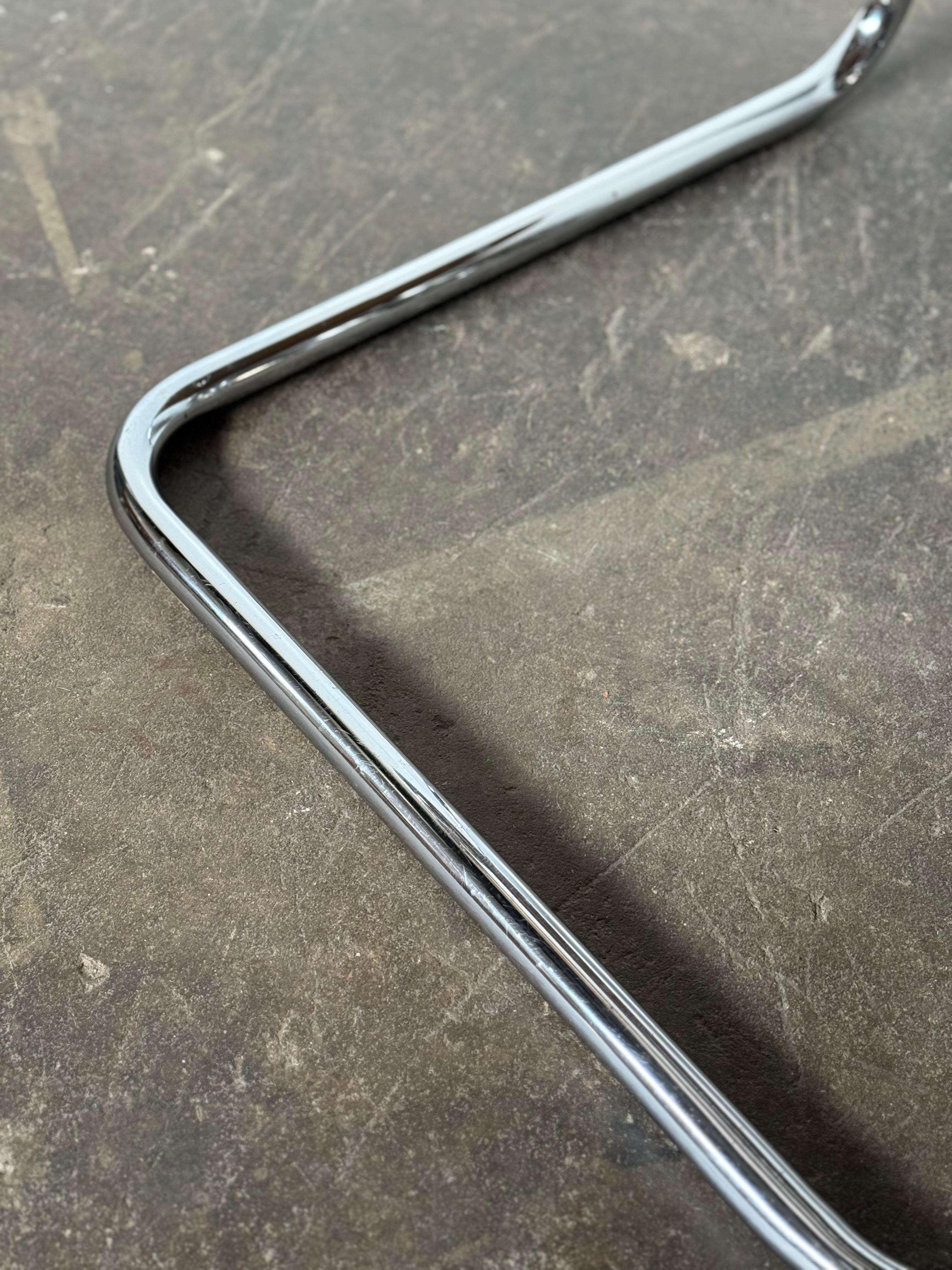 Chaises cantilever Bauhaus en chrome et cuir de Mart Stam en vente 12