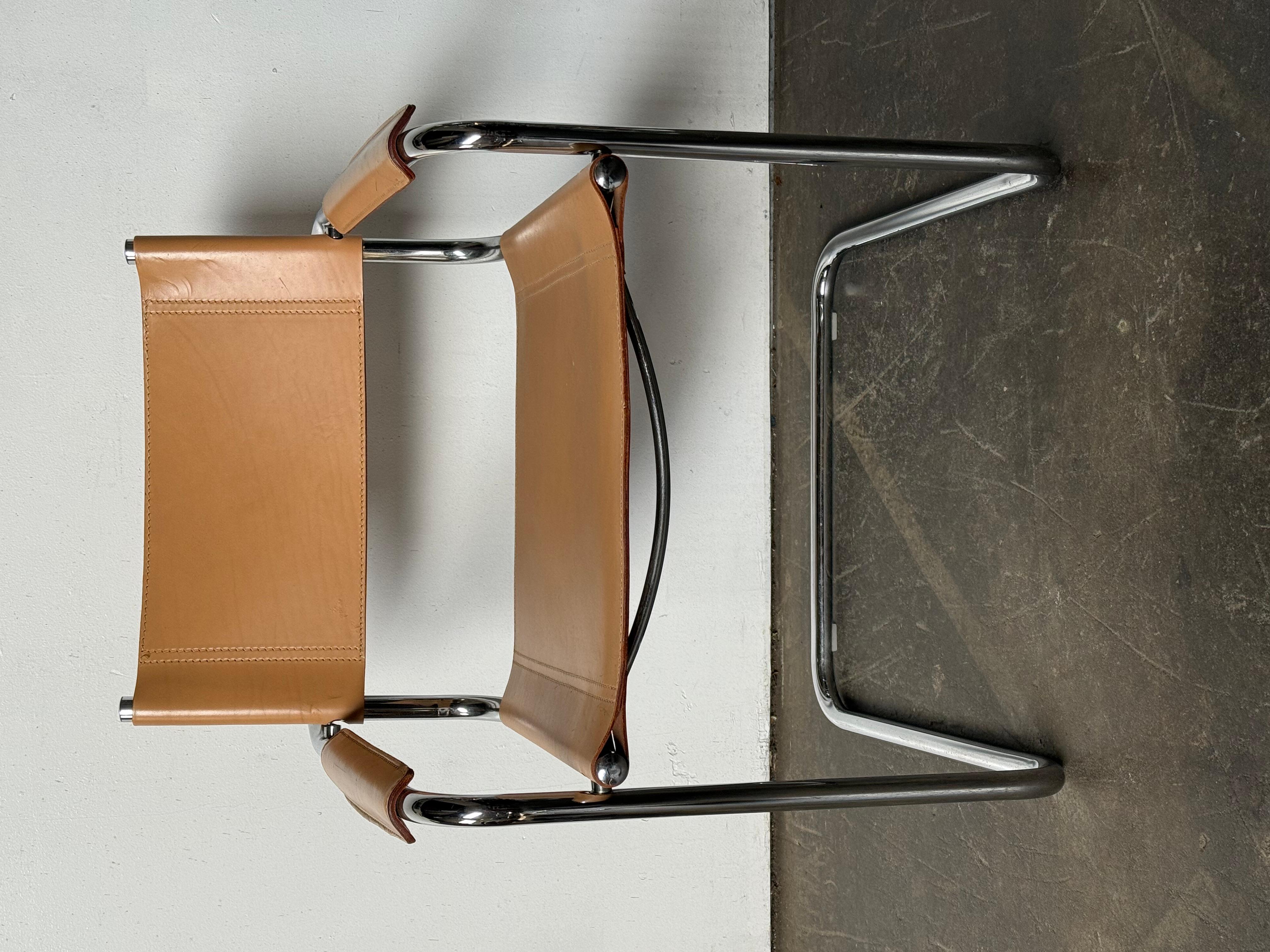 20ième siècle Chaises cantilever Bauhaus en chrome et cuir de Mart Stam en vente