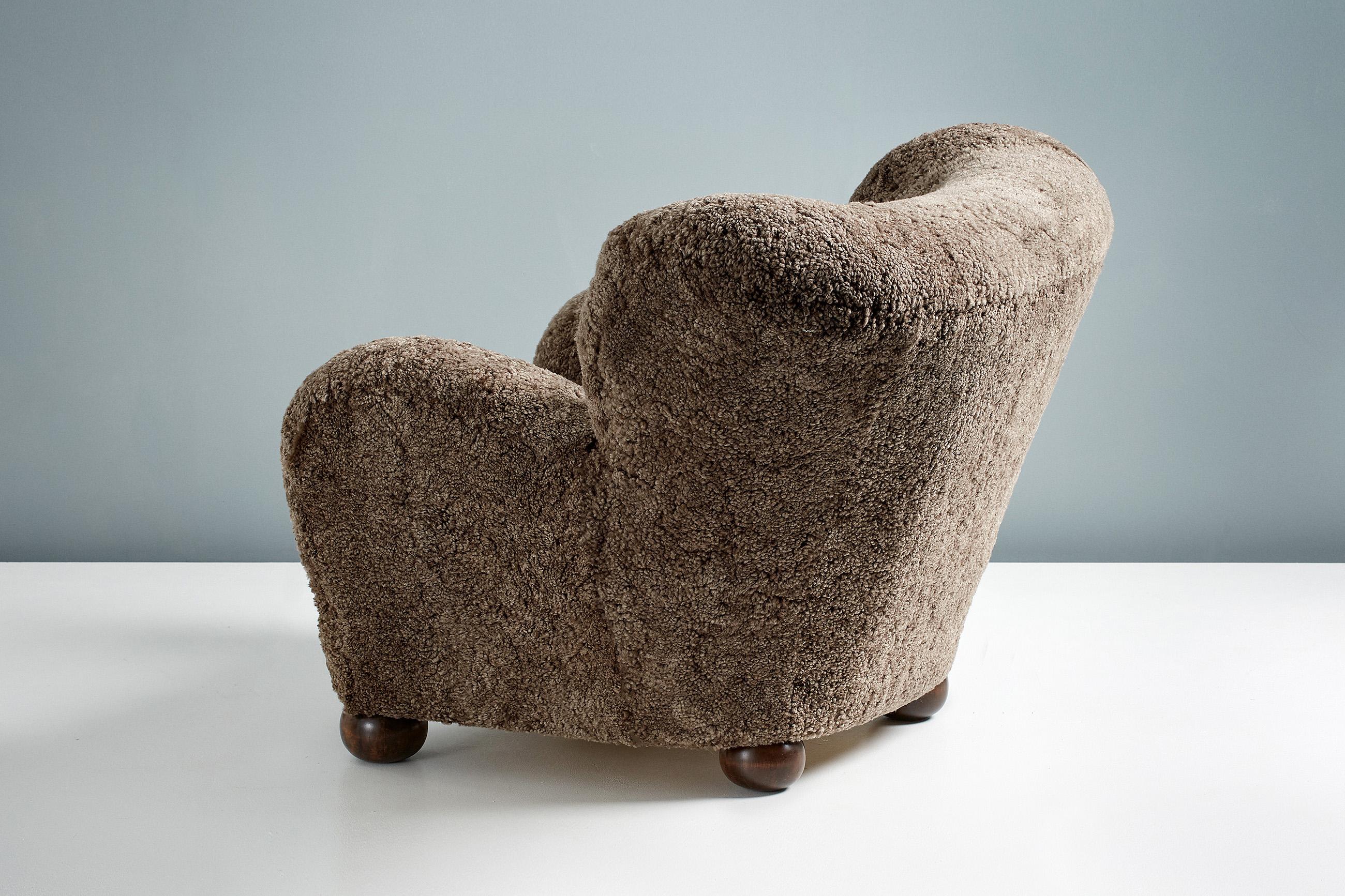 Scandinave moderne Marta Blomstedt fauteuil à oreilles en peau de mouton des années 1930 pour l'hôtel Aulanko en vente