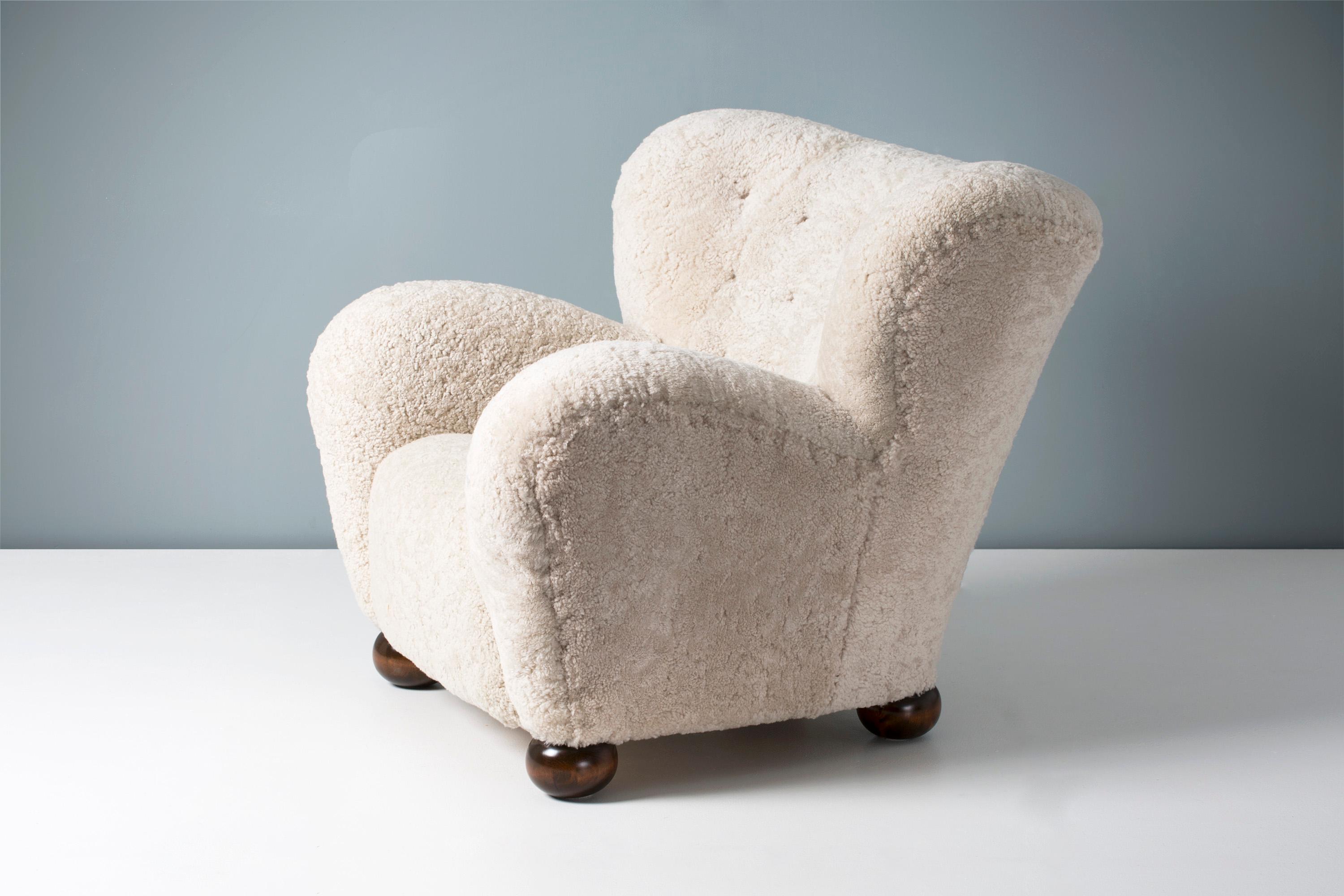 Finlandais Chaise à oreilles en peau de mouton des années 1930 de Marta Blomstedt pour l'hôtel Aulanko en vente