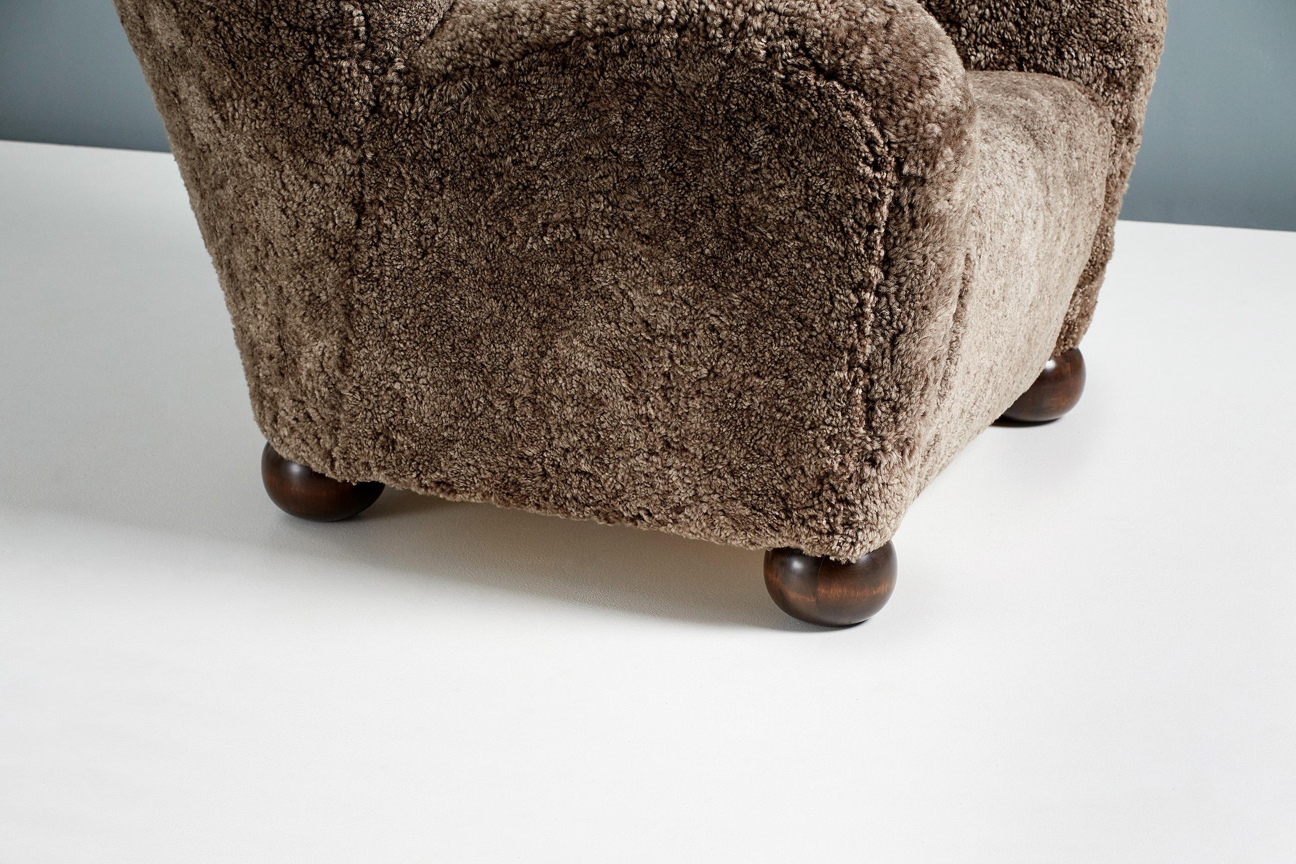 Milieu du XXe siècle Marta Blomstedt fauteuil à oreilles en peau de mouton des années 1930 pour l'hôtel Aulanko en vente
