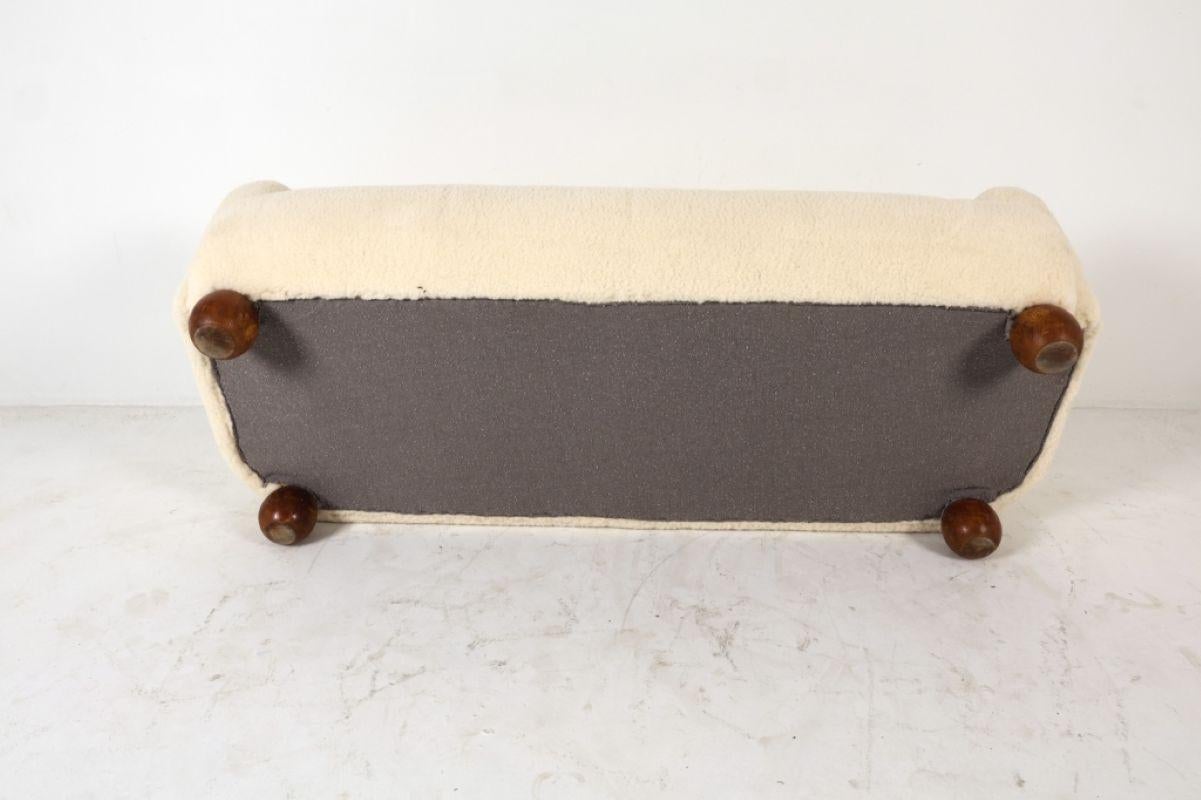 Marta Blomstedt Lambswool & Walnut Sofa, Finland circa 1940s For Sale 5