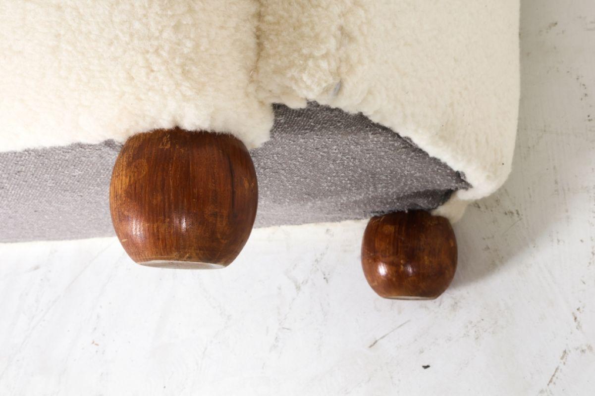 Marta Blomstedt Lambswool & Walnut Sofa, Finland circa 1940s For Sale 6