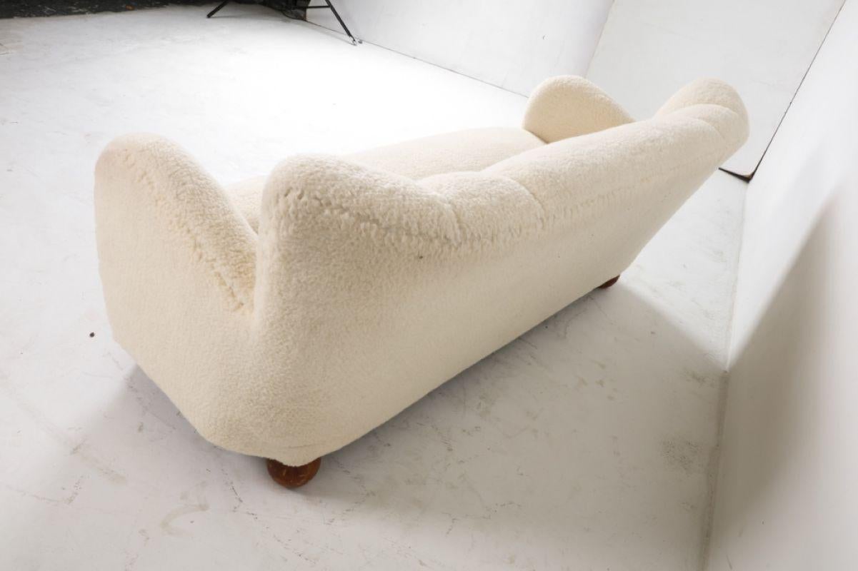 Marta Blomstedt Lambswool & Walnut Sofa, Finland circa 1940s For Sale 1
