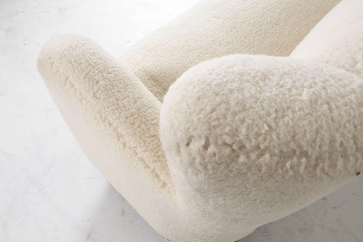 Marta Blomstedt Lambswool & Walnut Sofa, Finland circa 1940s For Sale 2