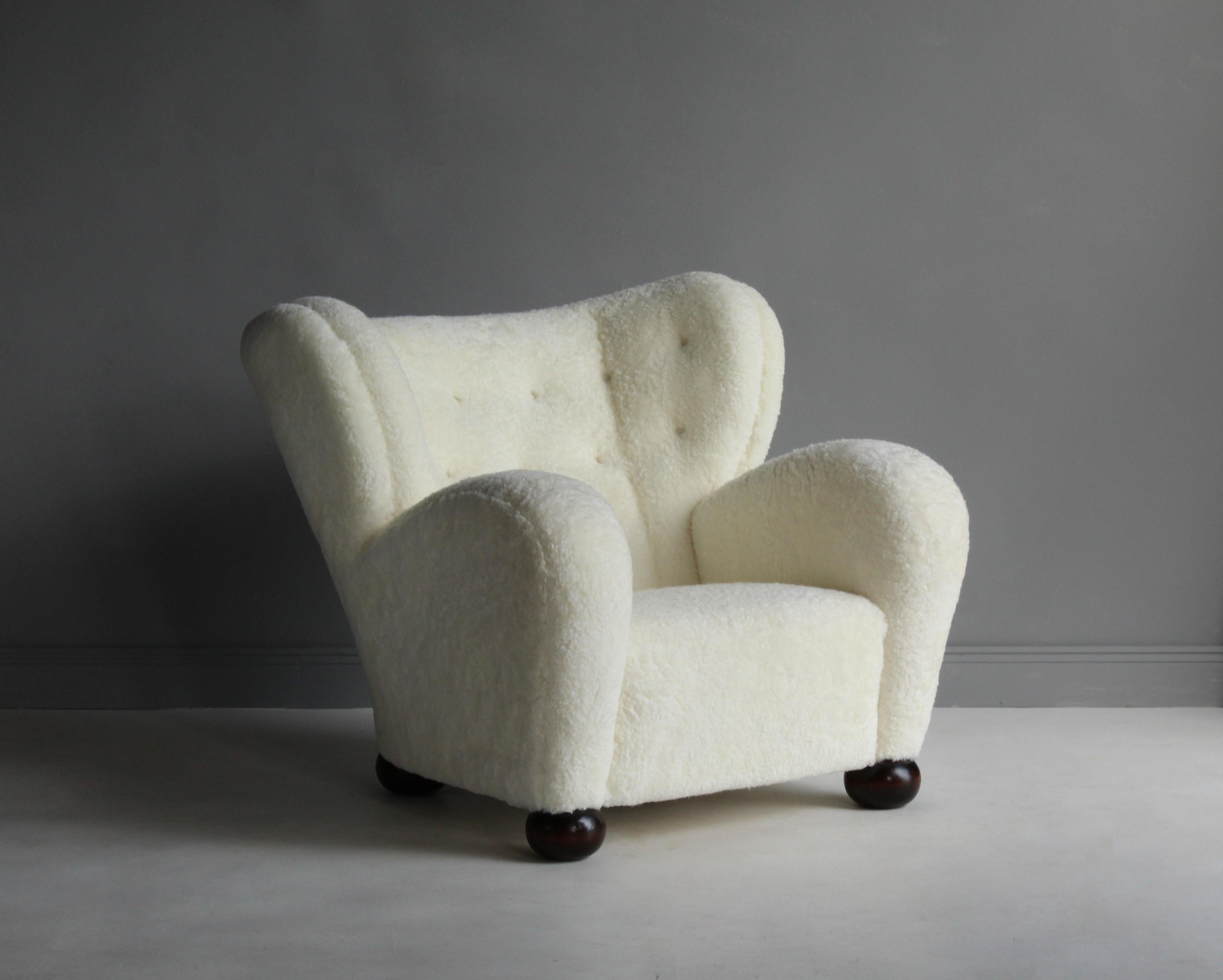 A large organic lounge chair designed by Märta Blomstedt in 1939 for the lobby of Hotel Aulanko, Hämeenlinna, Finland. Overstuffed and upholstered in authentic natural white lambskin. Legs are stained birch.

Other designers working in the organic