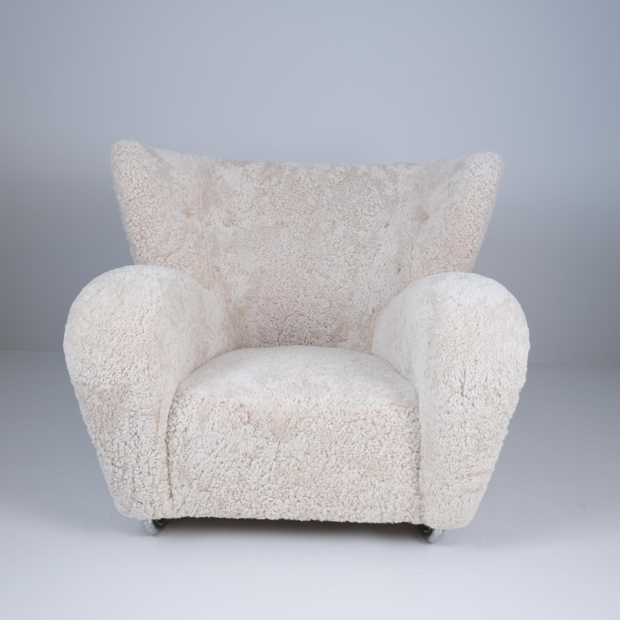 Finlandese Märta Blomstedt, Sedia da salotto originale Aulanko in pelle di pecora e gambe in acciaio, 1939 in vendita