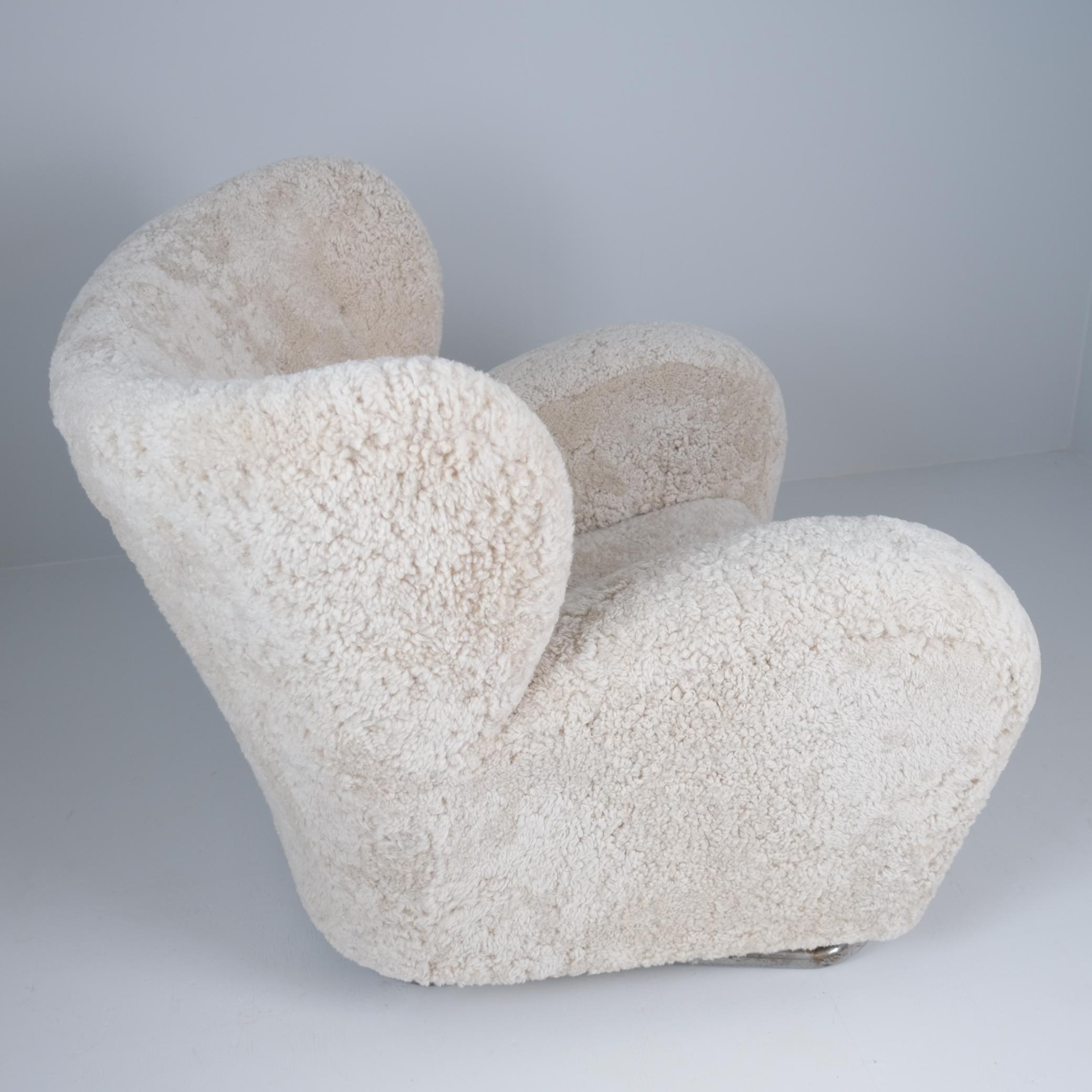 Märta Blomstedt, Sedia da salotto originale Aulanko in pelle di pecora e gambe in acciaio, 1939 in vendita 1