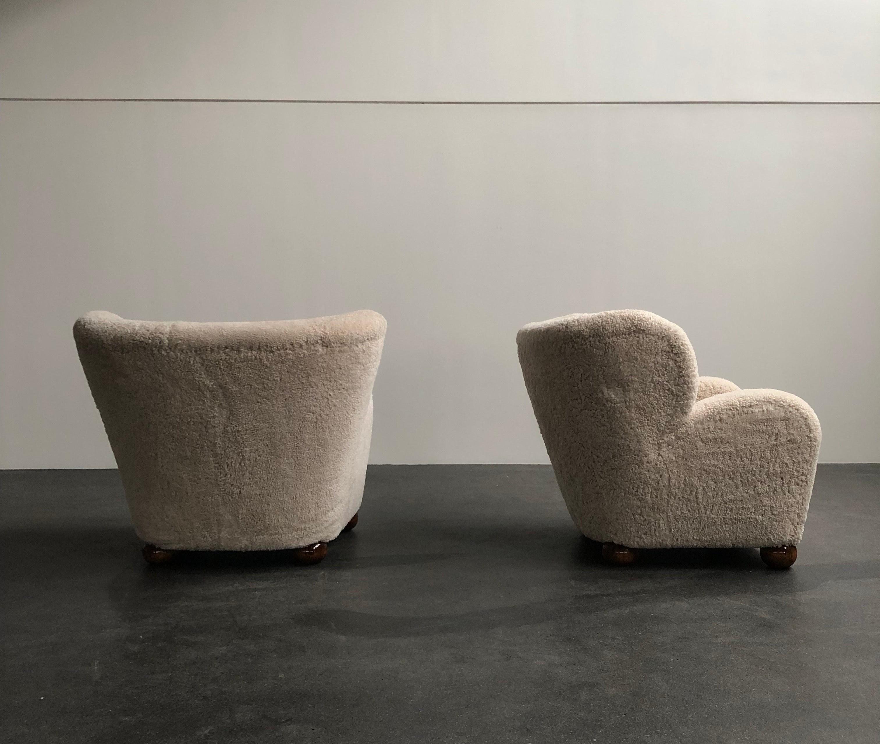 Marta Blomstedt Pair of Easy Chairs in Sheepskin for Hotel Aulanko Finland, 1939 In Excellent Condition For Sale In Copenhagen, DK