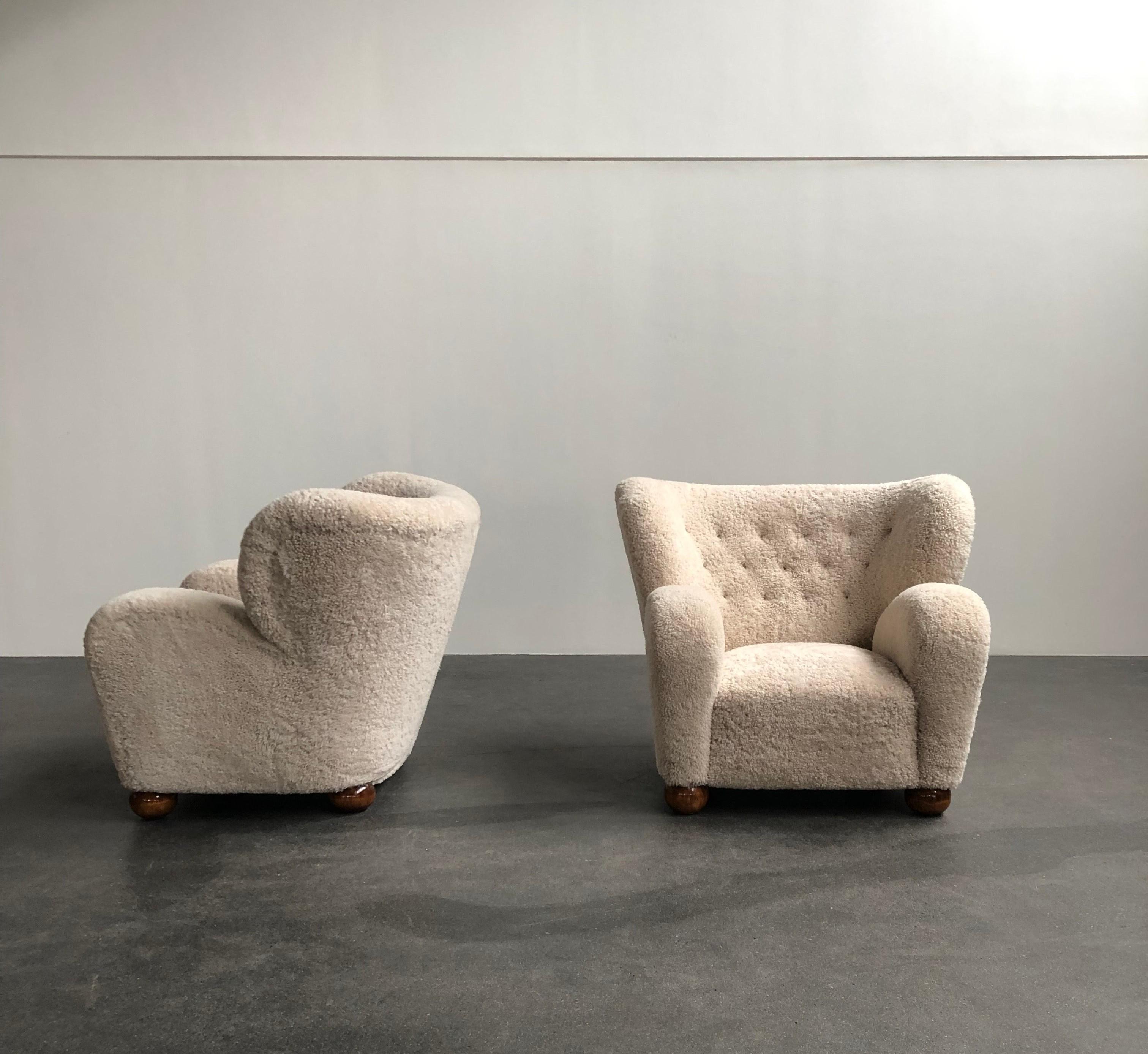 Marta Blomstedt Pair of Easy Chairs in Sheepskin, Model Aulanko, Finland In Excellent Condition In Copenhagen, DK