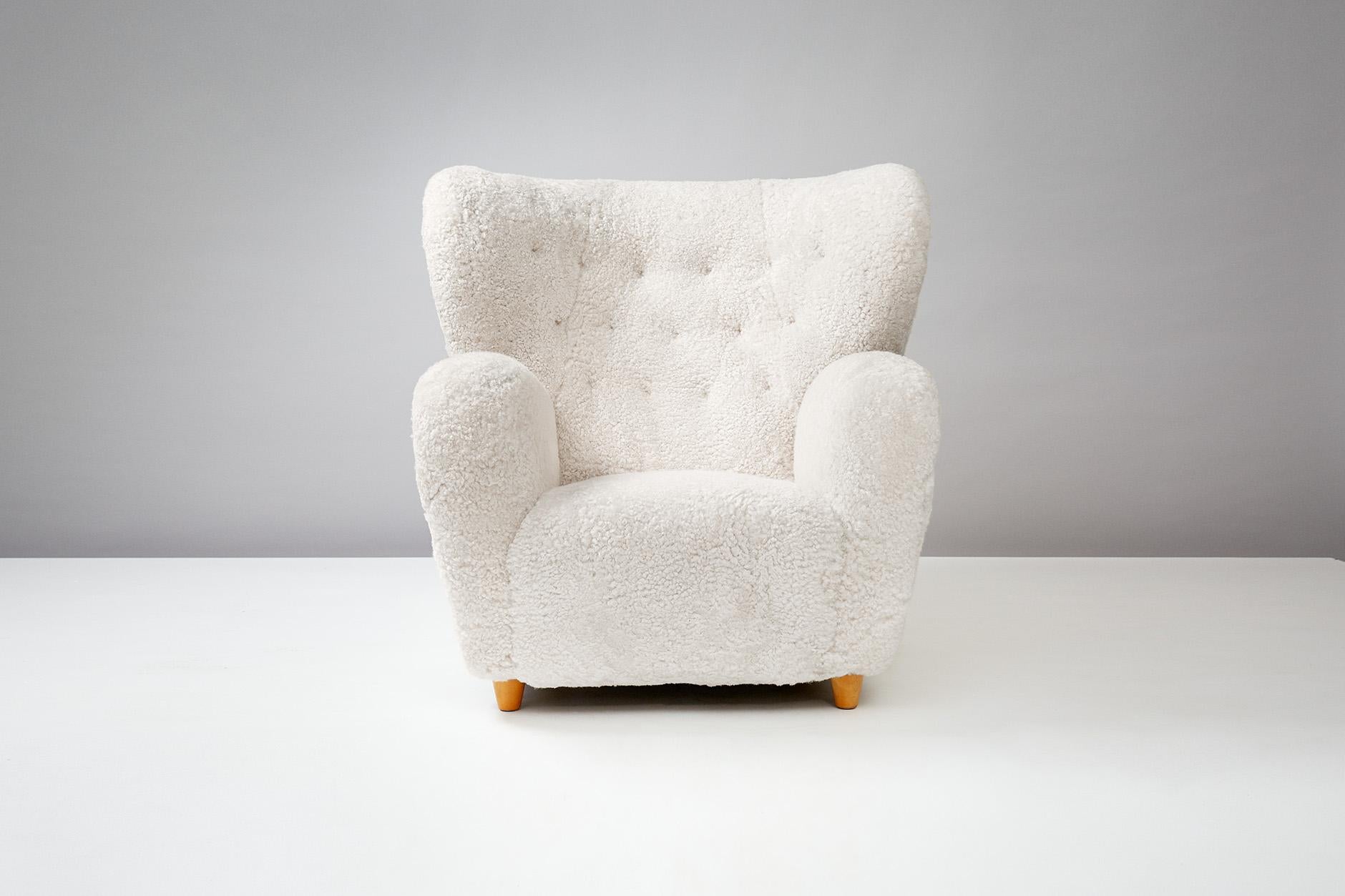 Märta Blomstedt

Lounge chair, 1939

Rare design by Finnish architect Marta Blomstedt for the Hotel Aulanko, Hameenlinna, Finland. Various iterations were produced for the hotel and also for local retailers over the subsequent decades. This