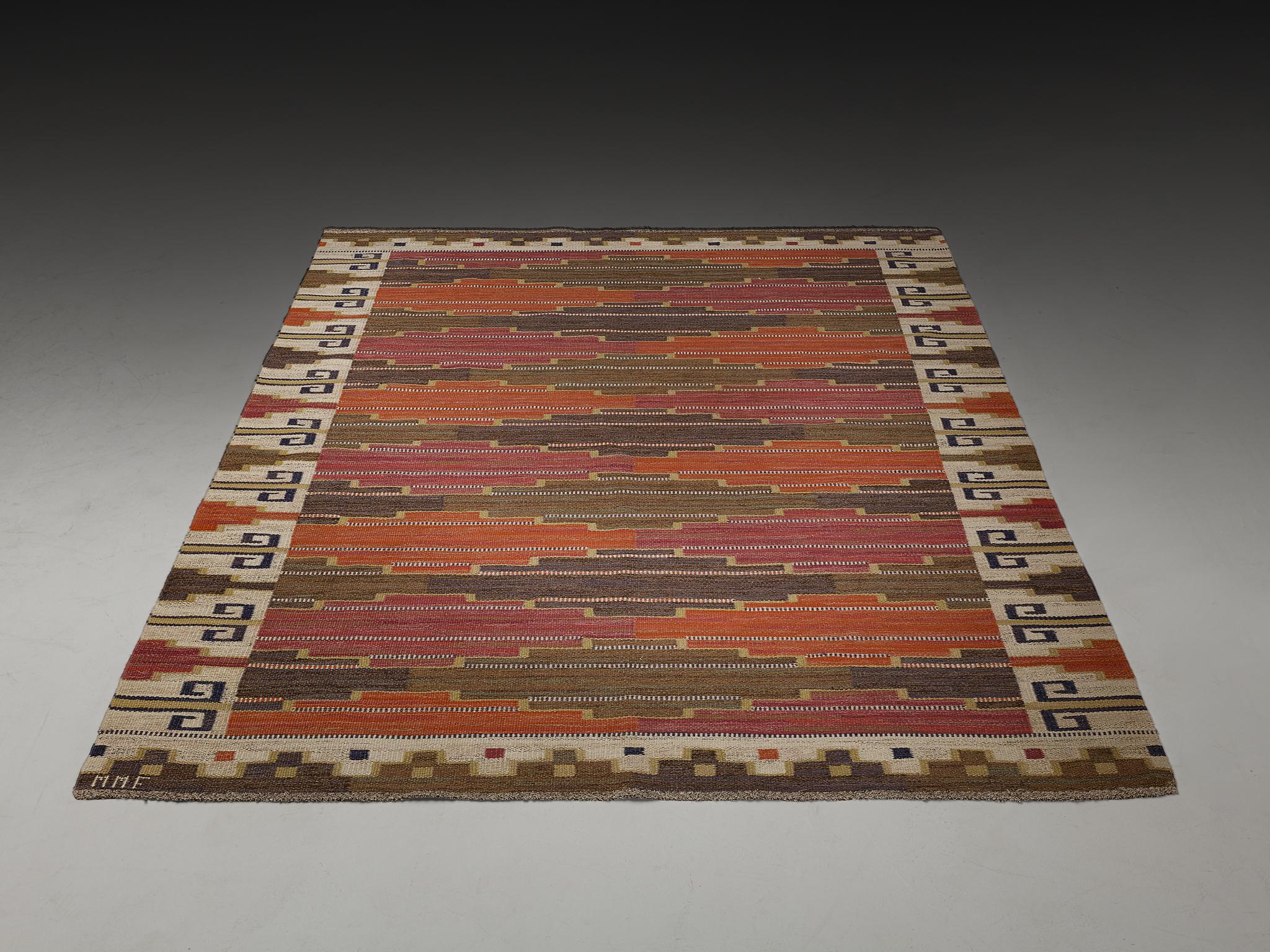 Märta Måås Fjetterström per Märta Måås-Fjetterström AB, tappeto 'Bruna Heden' tessuto a mano, lana su ordito di lana, Svezia, disegnato nel 1931 e tessuto prima del 1942

Questo raro tappeto tessuto a mano è stato disegnato nel 1931 da una delle più