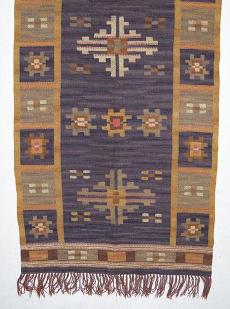 Marta Maas-Fjetterström, Sweden b. 1873, 1941.
Large, rare and early handwoven carpet in wool in 