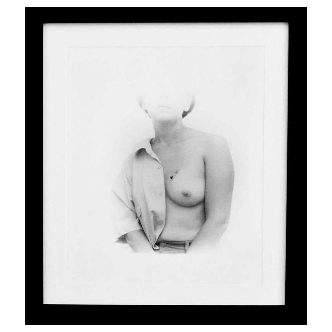 Portrait Photograph Marta Maria Perez Bravo - Amuleto, photographie en noir et blanc. Encadré