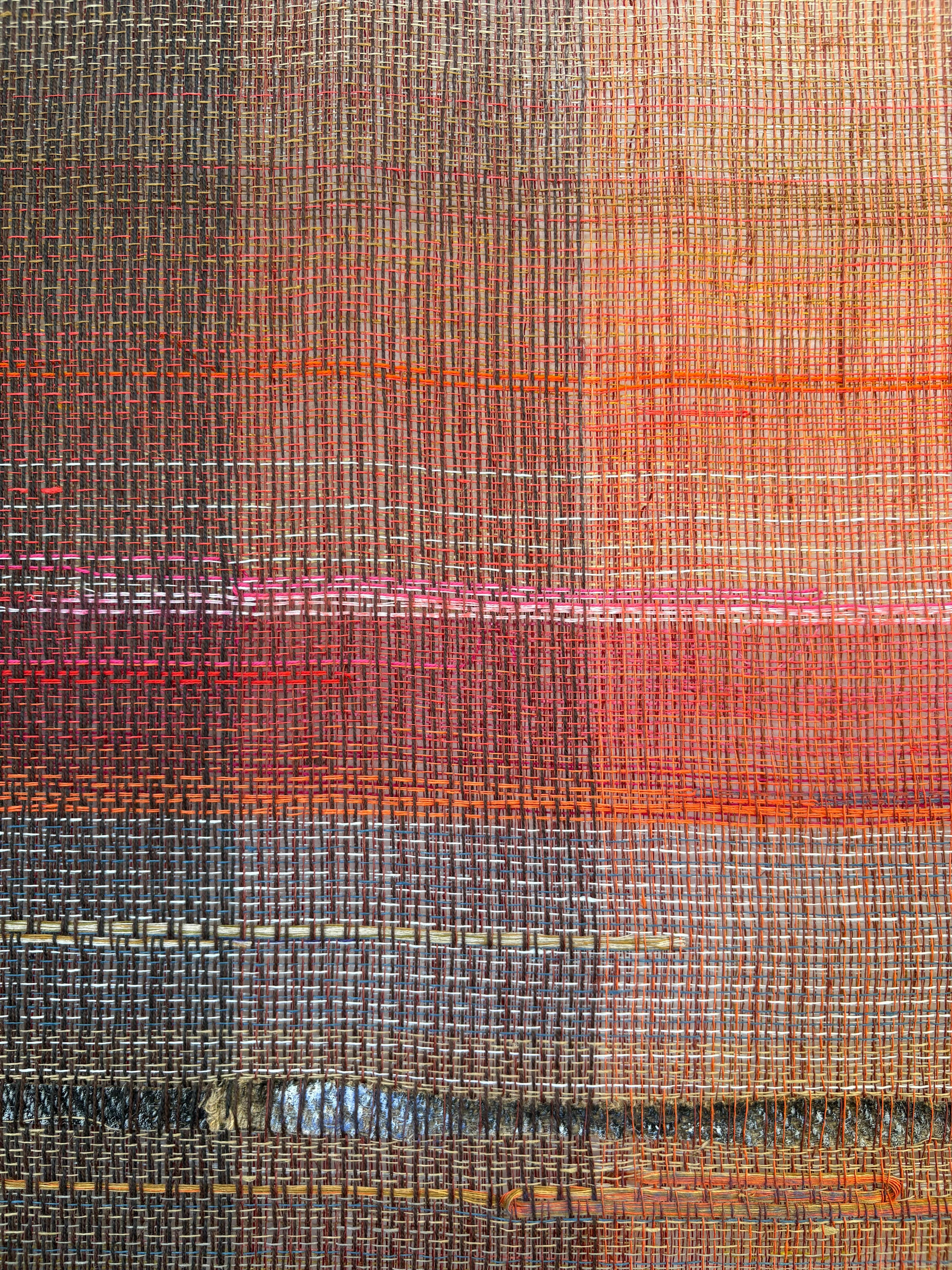 The Weight of Warmth - Zeitgenössisches gewebtes und gemaltes abstraktes Kunstwerk im Angebot 3