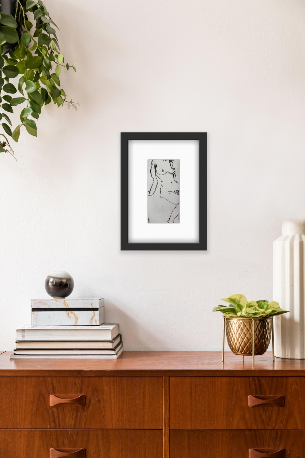 Nudo - Stampa acquaforte figurativa contemporanea, Artista donna, Arte polacca - Figurative Print Grigio di Marta Wakula-Mac