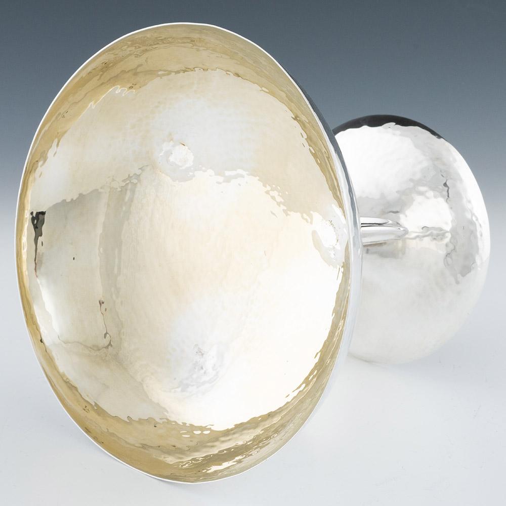 Martele Arts and Crafts Tazza de plata Londres 1913 Británico en venta