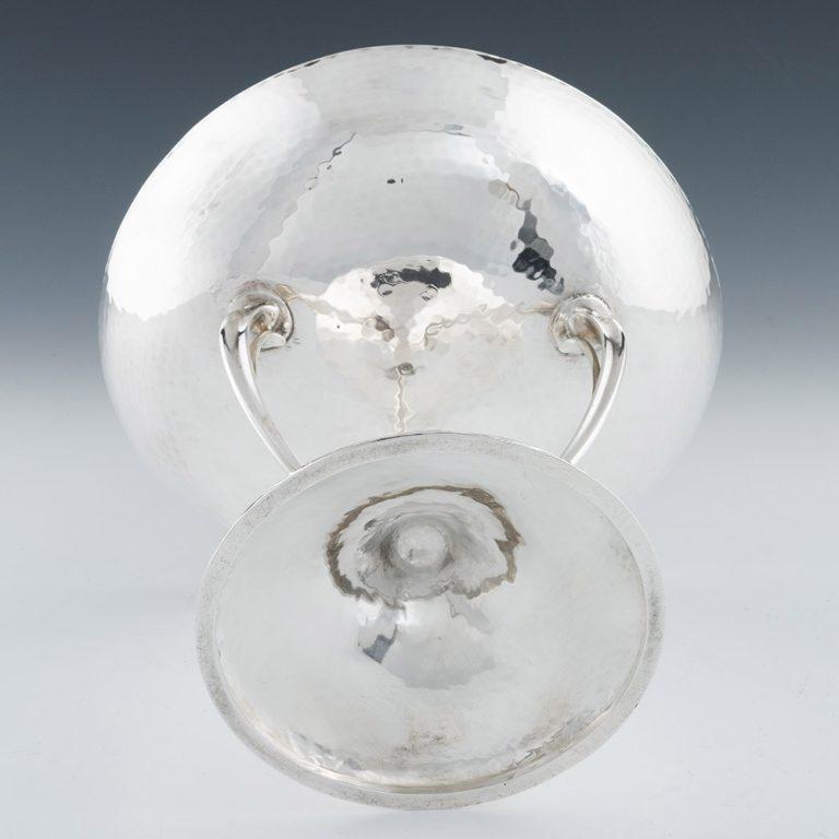 Martele Arts and Crafts Tazza de plata Londres 1913 Silver en venta