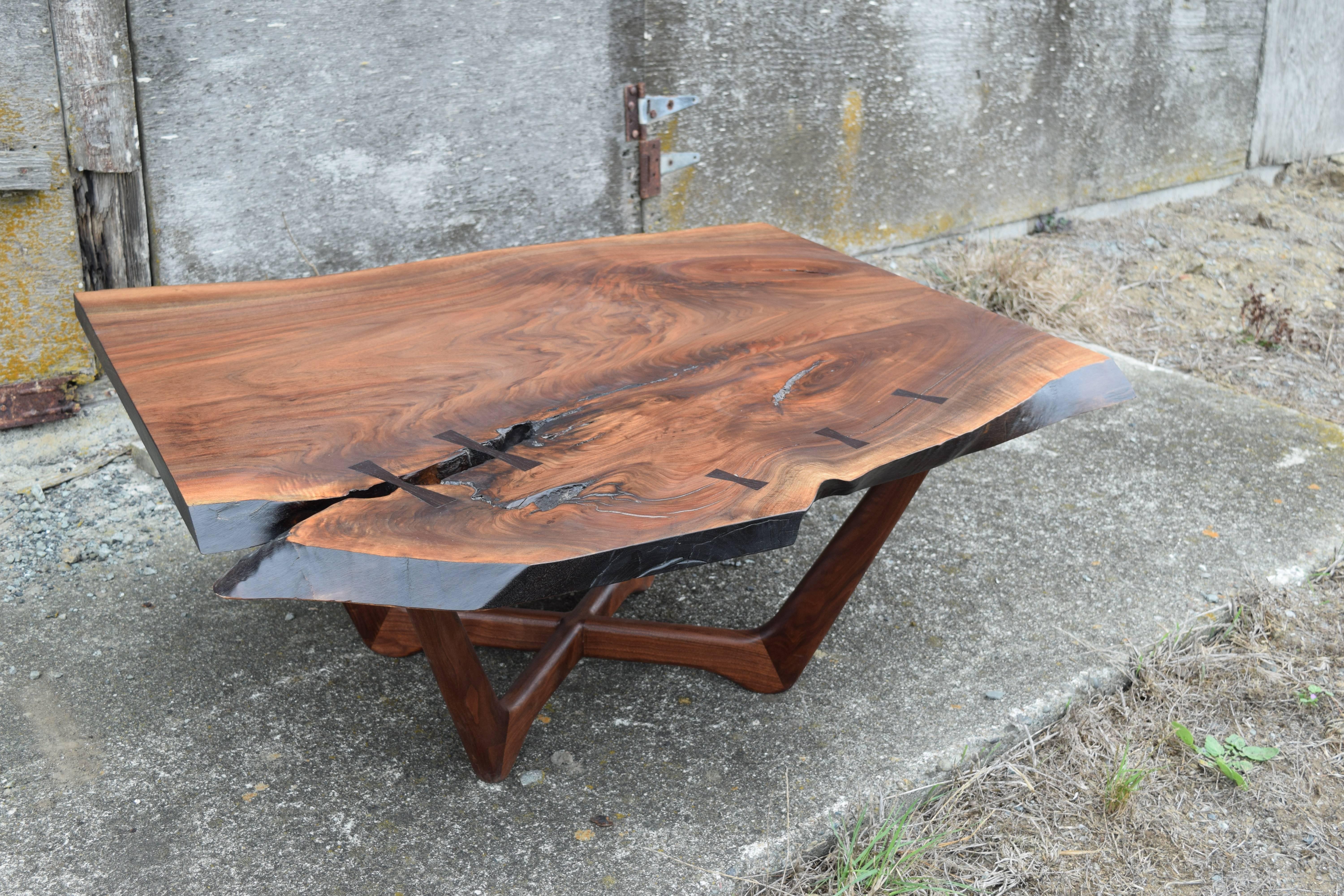 Moderne Martell Woodworks Table basse en noyer Claro avec papillons en wengé en vente