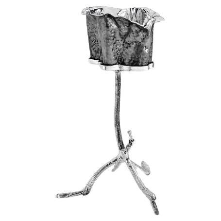 Martellato elevated Champagne Cooler in metal, with polish silver finish For Sale