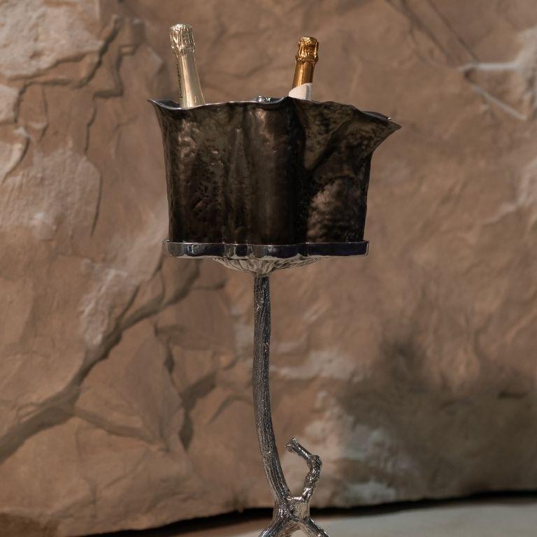 Martellato – Elevated Metal Champagne Cooler with Polished Silver Finish im Zustand „Neu“ im Angebot in Porto, PT