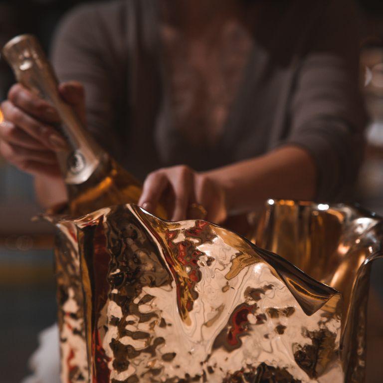 Martellato, luxuriöser Champagner-Kühler mit Goldverzierung; Champagner-Kühler (Messing) im Angebot