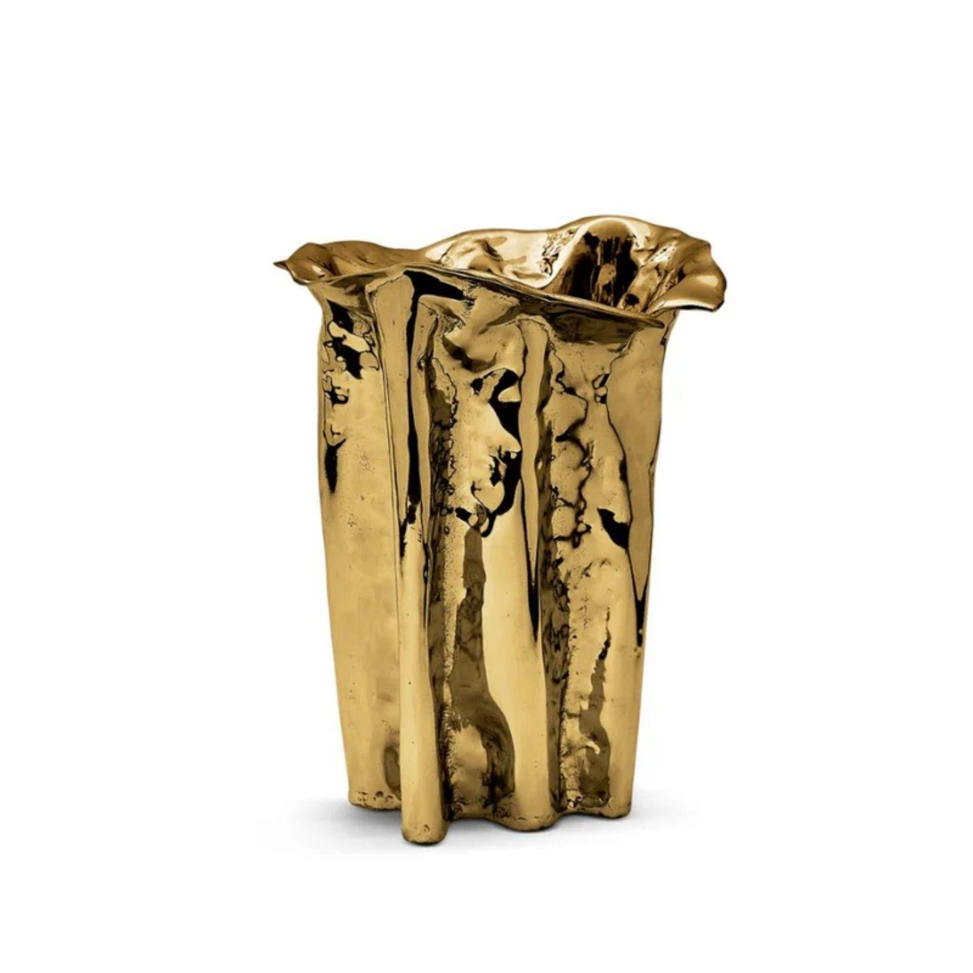 Martellato Medium – Handcrafted Sculptural Vase with Hammered Texture